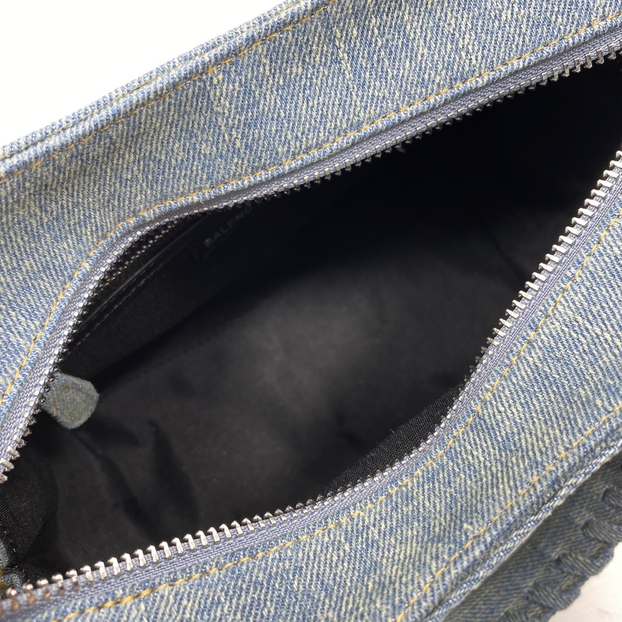 Balenciaga NEO CAGOLE XS HANDBAG DENIM IN BLUE aged-silver hardware กระเป๋าสะพายเดนิม สวยเท่ เกรดออริ 1:1 สลับแท้ ใช้งานต่างประเทศได้