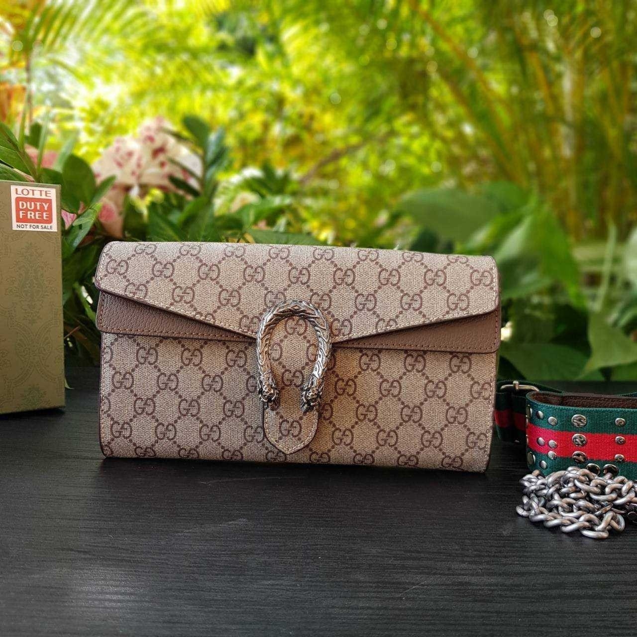 GUCCI Dionysus GG small shoulder bag กระเป๋าถือ กระเป๋าสะพายทรงสวย หรูหรา และดูแพง มาพร้อมสองสายสายพายให้เลือกปรับใช้งาน ถอดออกได้ทั้งสองสาย ถือเป็นครัชเก๋ๆได้ ดูดีมากๆ