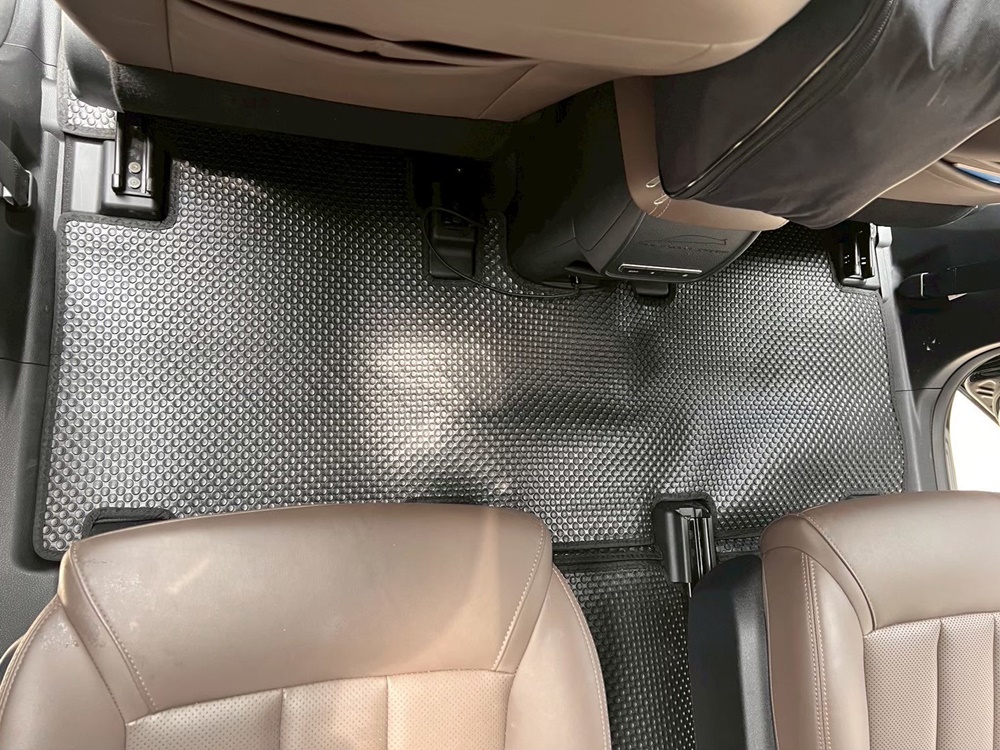 ยางปูพื้นรถยนต์ BYD M6 2024 พรมกระดุม บีวายดี เอ็ม6 เข้ารูป ในรถ เต็มคัน