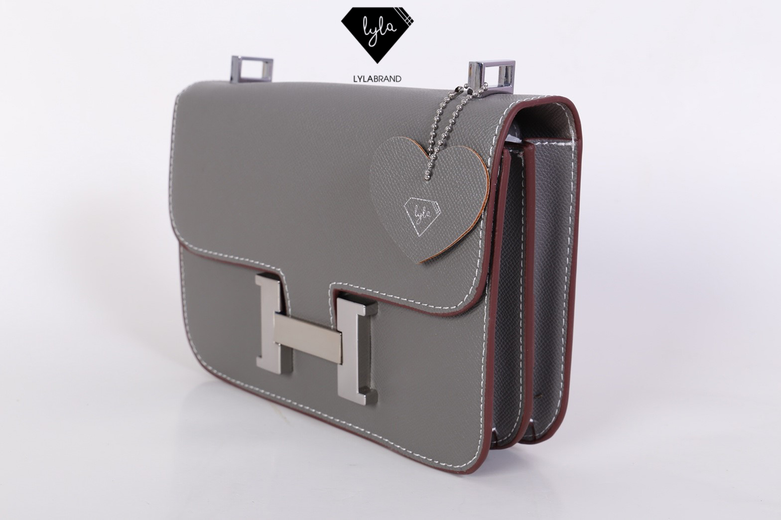 LYLABRAND🔔 Constance Size 23 Cm / Epsom ✨PU top premium นะคะ หนังดีเลอค่าน่าสอยมากกก บอกคำเดียวเลยว่าเด็ดสุด !! เหมือนหนังแท้เบอสุดค่ะคูณผู้หญิง ลูกค้าเก่าน่าจะทราบกันดีอยู่แล้วว่าคุณภาพของร้านนี้ต้องมาเป็นอันดับหนึ่งเท่านั้น อิอิ มีสายยาวส