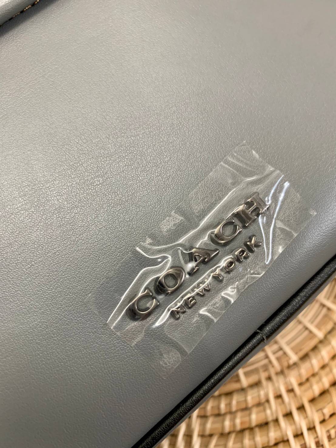 3สีเข้าใหม่งานคุณภาพอีกแล้วคับท่านน ทั้งสี ทั้งหนังสวยมากๆค่าา!! COACH GRAHAM CROSSBODY BAG ((39946)) พร้อมส่ง! กระเป๋าสะพายแบบครอสบอดี้ร์ ใช้ได้ทั้งชาย//หญิง หนังแท้อย่างดี เรียบหรูค่ะ ด้านหน้ามีช่องซิปซ่อนให้หนึ่งช่อง ช่องซิปหลักกว้าง ใส่ของจำเป็นได้ครบ