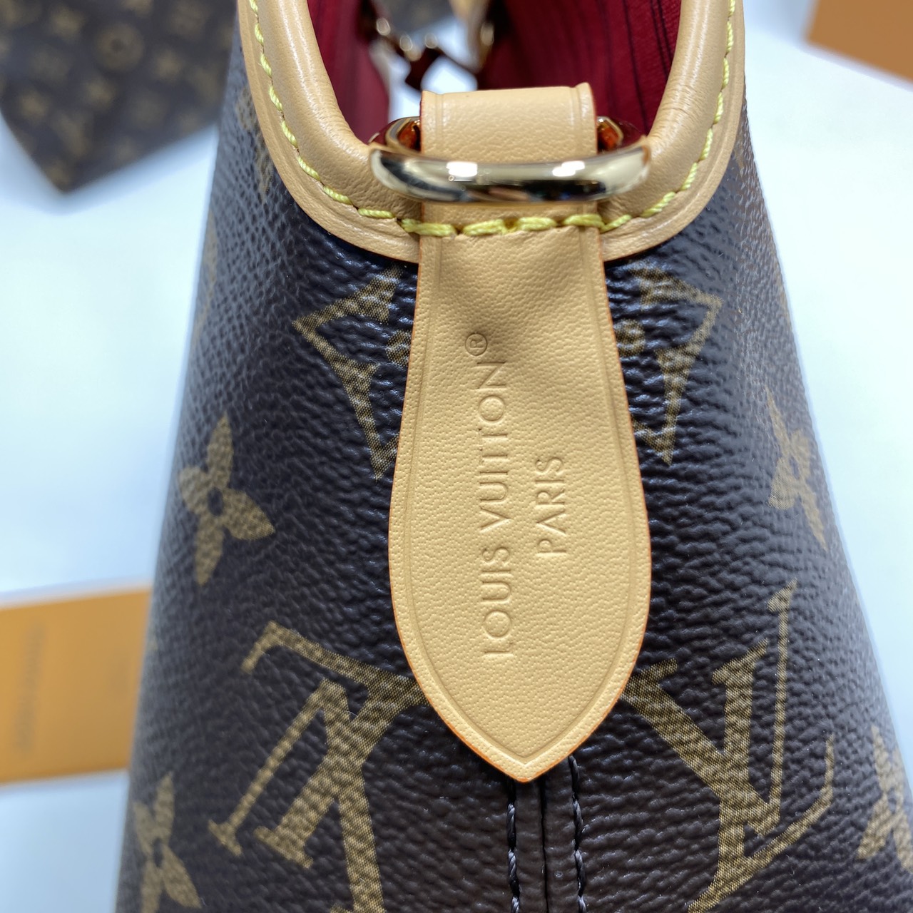 TOP ORI หนังแท้ | LV Ever More PM Monogram canvas กระเป๋าสะพายดีไซน์วินเทจ หูจับในตัว สวยหรู คลาสสิคตลอดกาล