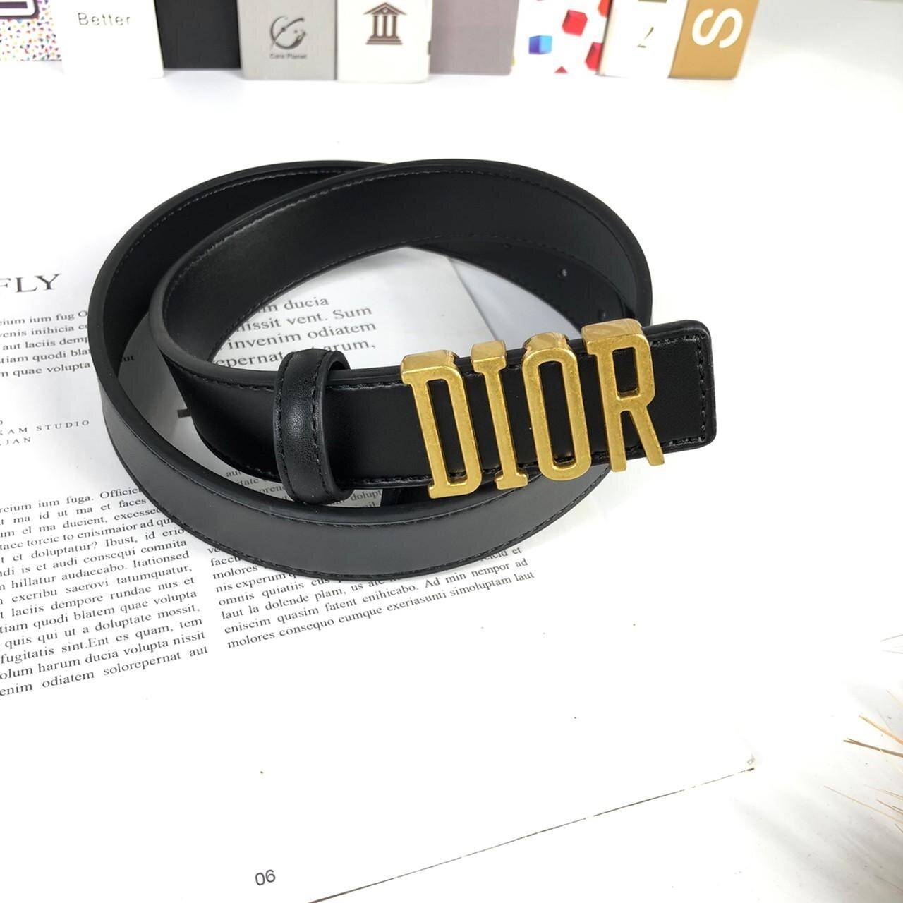 VIP 🥂 DIOR Belt เข็มขัดดิออร์สุดหรูสายหนังแท้ เป็นรุ่นตามหาเลยค่า งานสวยมาก ภาพถ่ายจากงานขายจริง โลโก้ 3D Gold metal เข้าได้กับทุกลุ๊คสไตล์การเเต่งตัว สวยหรูดูดีมีระดับ ไอเท็มนี้แนะนำเลยค่าา มาน้อยรีบๆ หน่อยน้าา