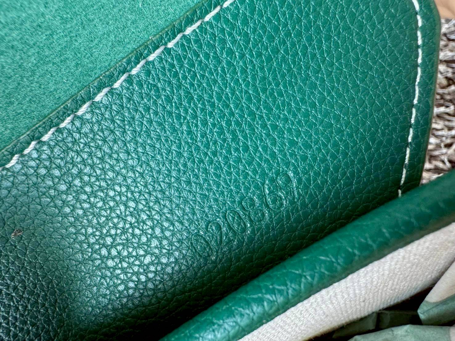 ORI หนังแท้ | Goyard Coursier Messenger bag กระเป๋าทรงแมสเซ็นเจอร์ดีไซน์ใหม่เพรียวบาง น้ําหนักเบากะทัดรัด ภายในมีช่องหลักขนาดใหญ่และกระเป๋า มีช่องด้านหลังสําหรับจัดเก็บสิ่งจําเป็นในชีวิตประจําวัน