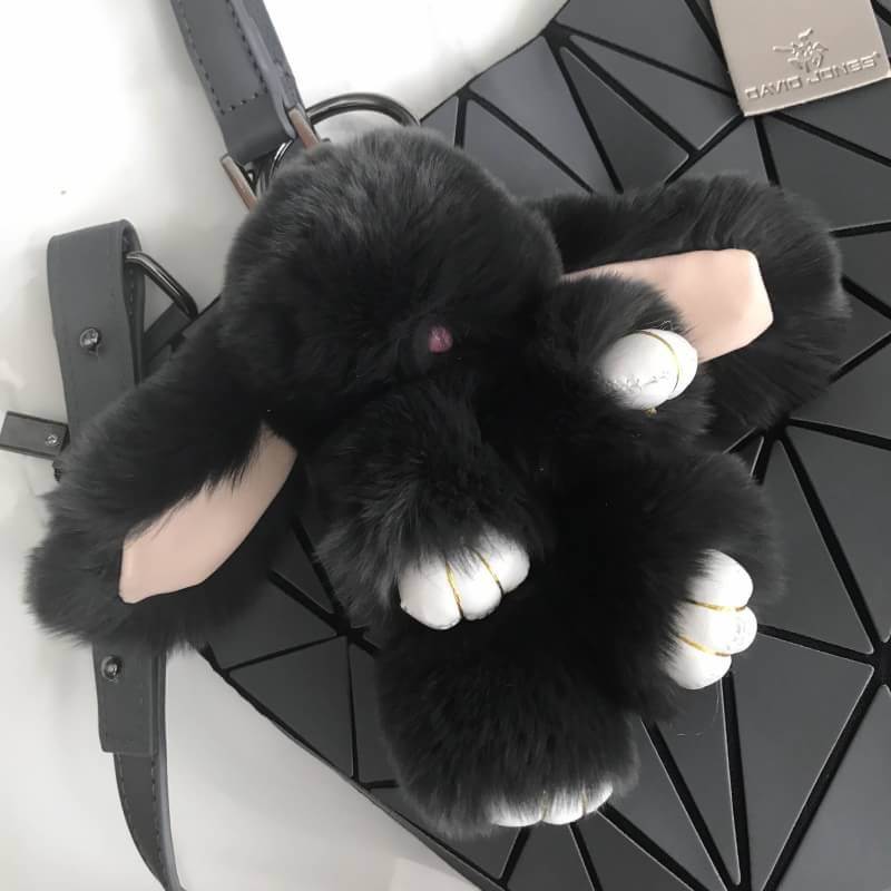 Metal grey Tone สีสุด classic ที่ แมทช์กับชุดง่ายมาก แถมยังลาย Limited edition หายาก ❤️ปรับทรงได้ 2 แบบ น่ารักมาก ค่า กระเป๋า จากแบรนด์ David Jones กระเป๋าสะพายข้างดีไซน์เกร๋มาก สีสวยหรูมาก ขนาดกะลังดีเลย น้ำหนังเบามากคะ ภายในมีช่องเก็บของจุกจิกได้