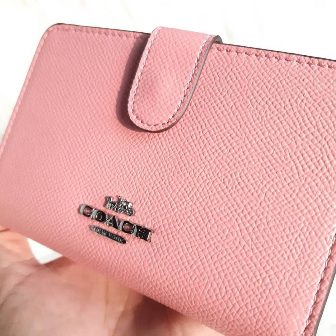 ของแท้ 💯% COACH F11484 MEDIUM CORNER ZIP WALLET มาแล้วจ้า!! รุ่นที่สาวๆตามหา 💃 กระเป๋าสตางค์ใบกลาง สีคลาสสิค