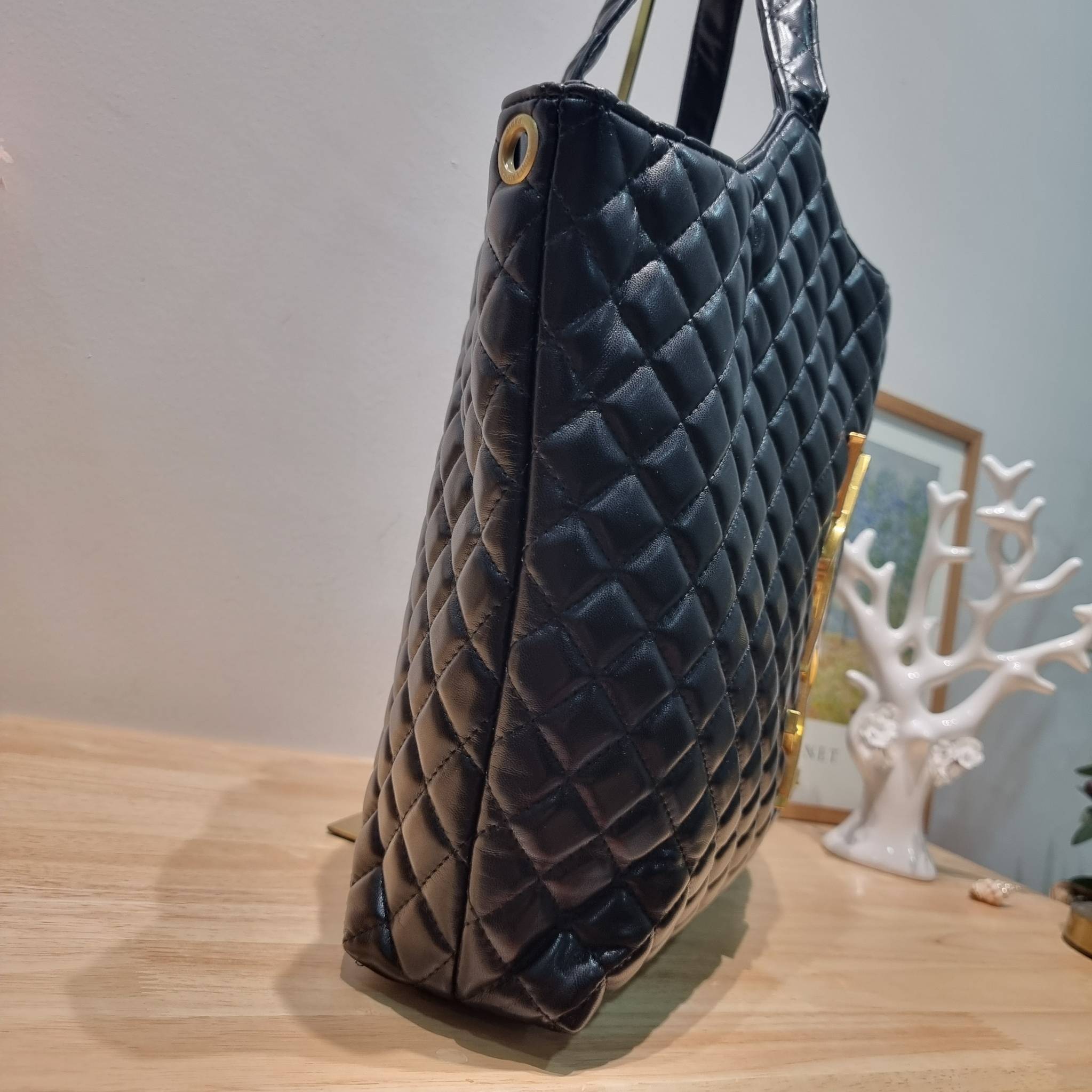 YSL tote bag / YSL ICARE MAXI SHOPPING BAG พร้อมส่ง 3 สี กระเป๋าใบใหญ่ทรงโท้ท ที่เอาอยู่ทุกลุค จุของได้แบบไม่ต้องกังวล พิเศษแถมใบลูกให้อีกใบ คุ้มค่ามากๆบอกเลย