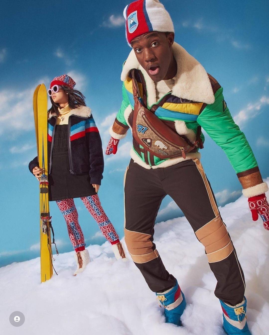 COACH C6678 LEAGUE BELT BAG IN SIGNATURE CANVAS WITH VARSITY PATCHES กระเป๋าคาดอกไซส์ใหญ่ คอลเลคชั่นที่ฮอตไม่เลิก กับดีไซน์สกีเรทโทร วินเทจ ขนาดสะพายกำลังเท่ คูลๆ ใช้งานง่าย ได้ทั้งหนุ่มๆและสาวๆ โดดเด่นด้วยแพทช์ที่สวยไม่ซ้ำใคร วัสดุหนังแคนวาสเคลือบลายสลับ