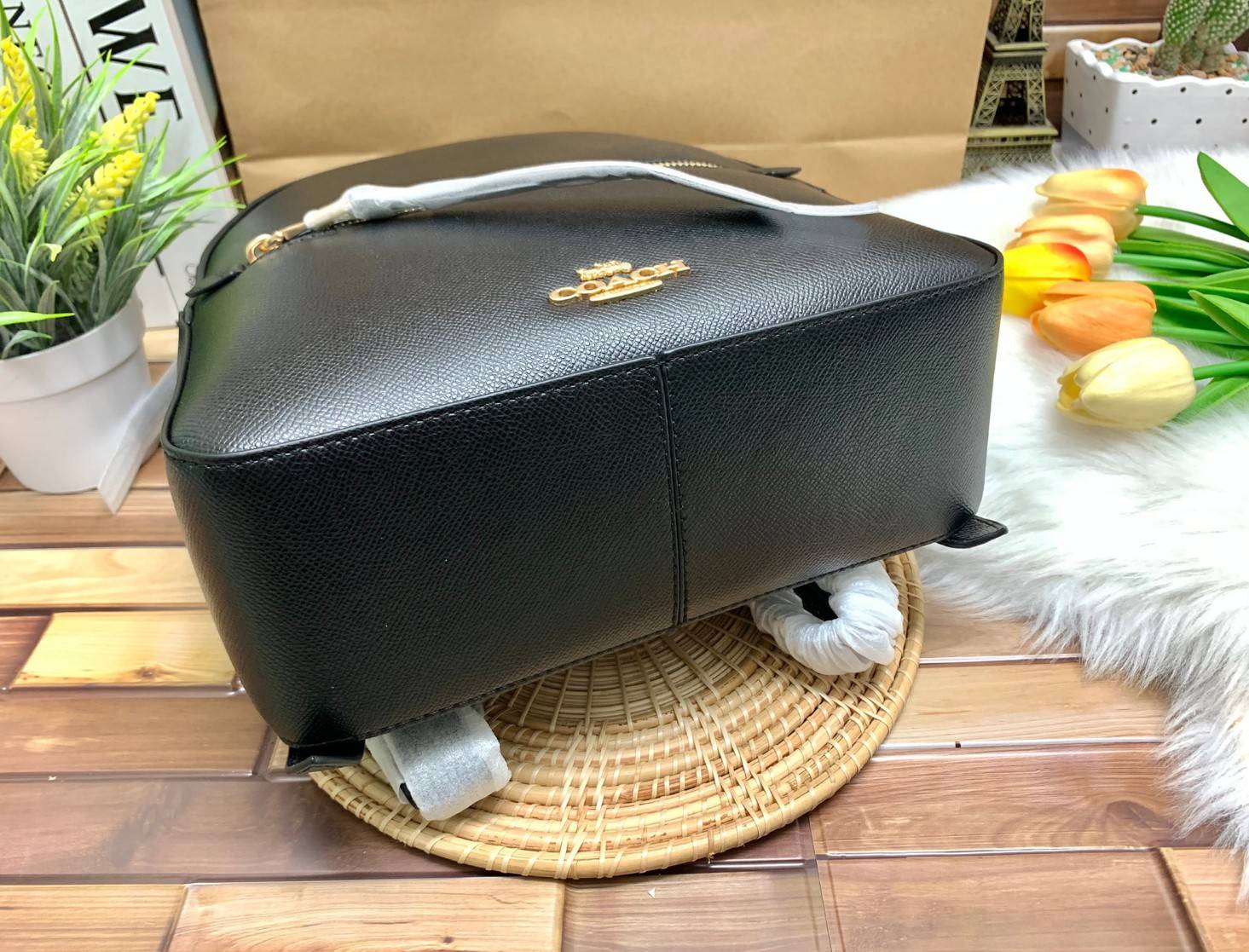 COACH JORDYN BACKPACK IN BLOCKED SIGNATURE ((76622//76624//76715)) พร้อมส่ง กระเป๋าสะพายหลังแบบมีหูหิ้ว หนังแท้ หนังนิ่มอย่างดีเลยค่า ด้านหน้ามีช่องซิปหนึ่งช่องสำหรับใส่ของจุกจิกนะคะ เปิดปิดช่องหลักแบบซิปคู่ หัวซิปมีหนังห้อยมาให้ ภายในกระเป๋าโล่งใส่สัมภาร