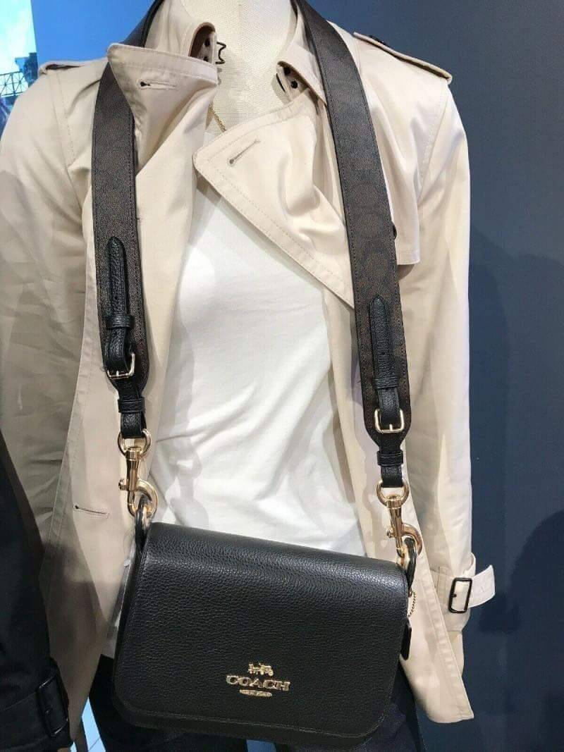 COACH SMALL JES MESSENGER WITH SIGNATURE CANVAS STRAP(COACH F77979)🌺 ทรงนี้ สวยมากจริงๆ ฮิตมากๆตลอดกาล //สะพายข้างฝาปิด ล็อคด้วยแม่เหล็กแน่นหนา รุ่นนี้สวยมาก >>วัสดุหนังแท้เต็มใบ หนังสวยคุณภาพดีมากๆ ยิ่งใช้ หนังยิ่งสวย>>สายสะพายถอดได้ 