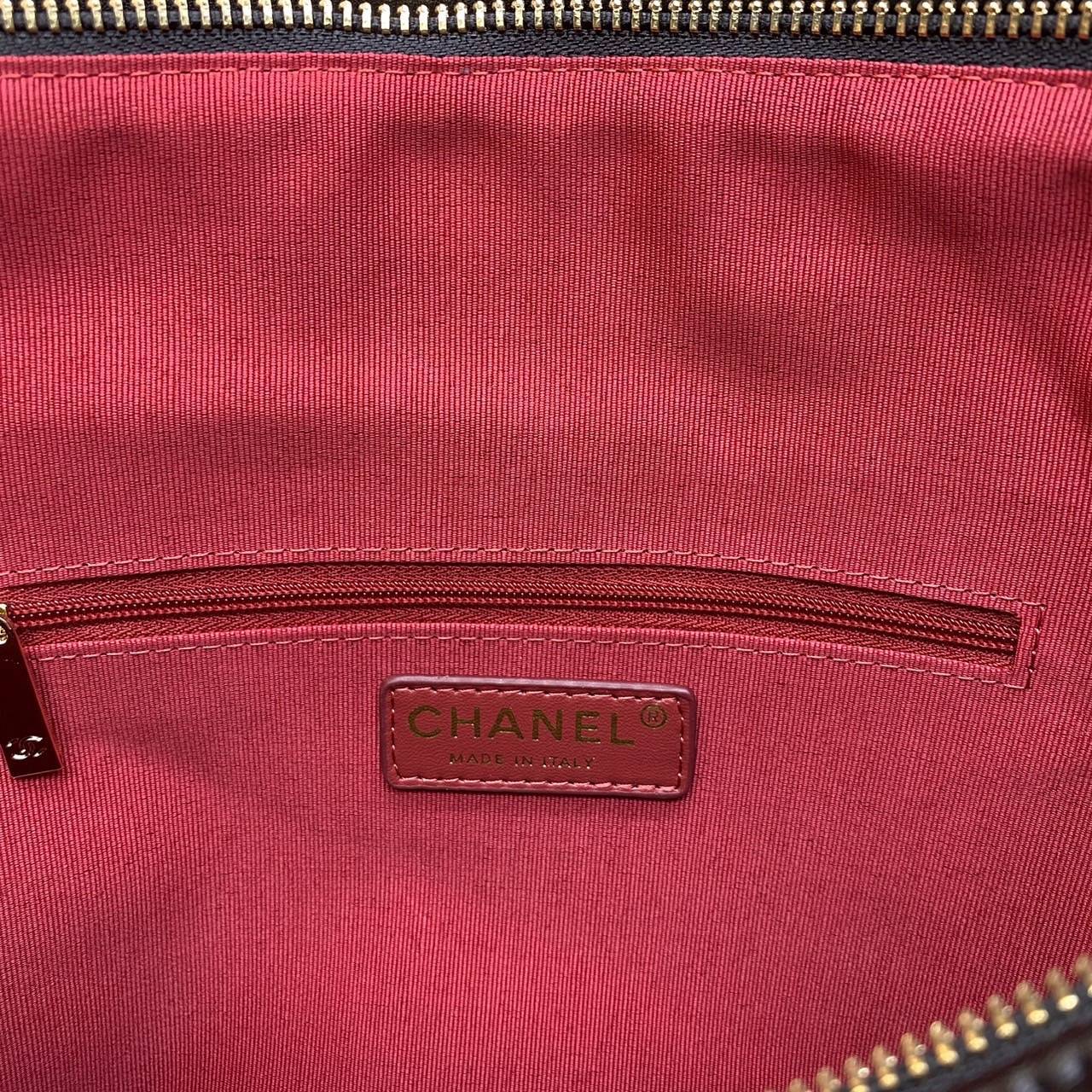 Chanel Hobo Bag 23B 28cm ออริสลับแท้ ใช้งานต่างประเทศได้ งานเกรดหนังสวย อะไหล่ทองสวยหรู กระเป๋าสะพายทรงโฮโบใบใหญ่ จุของได้เยอะ มี 2 ขนาดกำลังสวย ดีไซน์ใหม่ 2023 ตัวแม่ตัวมัม ห้ามพลาดเลยค่า