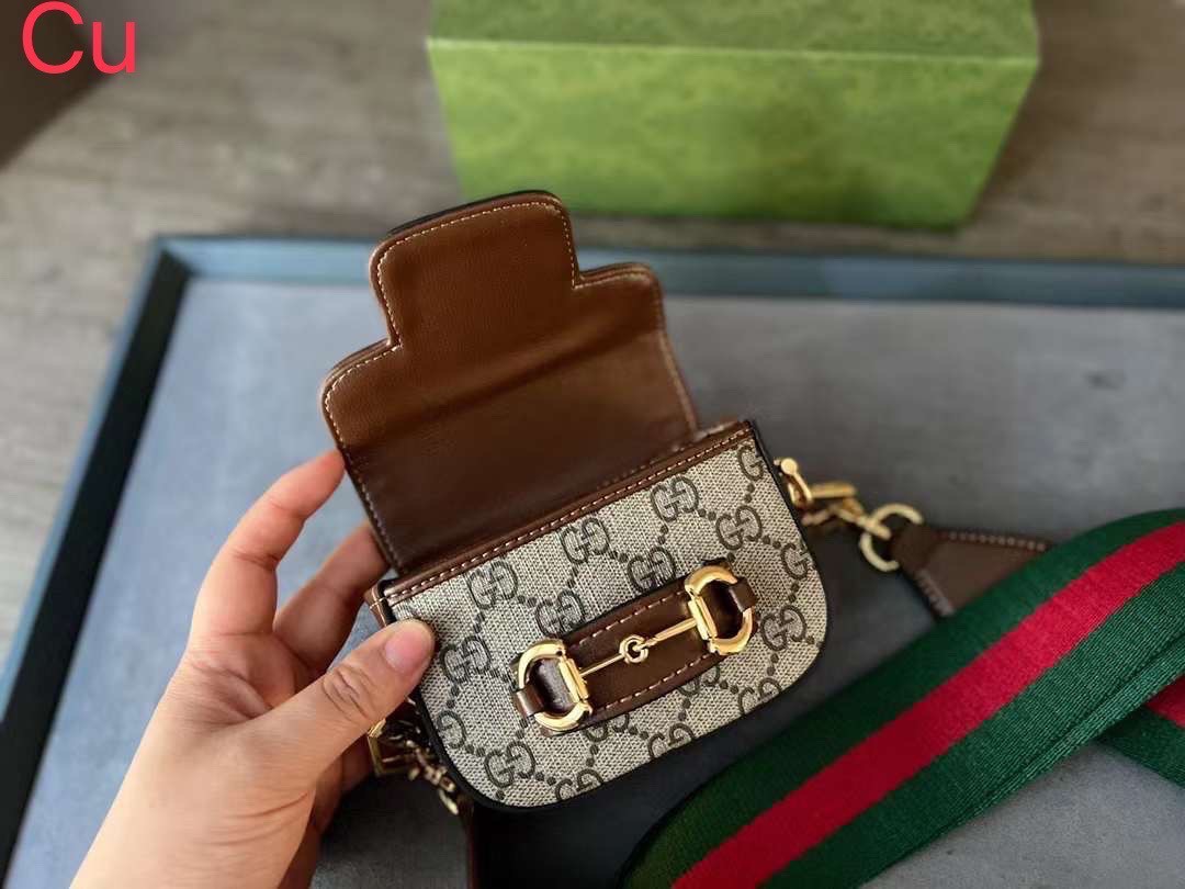 GUCCI HORSEBIT 1955 STRAP WALLET พร้อมส่ง กระเป๋าสะพายใบเล็กจิ๋ว มินิน่ารักน่าใช้ สายสะพายถอดได้ เลื่อนปรับระดับได้ เป็นอีกรุ่นที่น่าใช้มากๆ