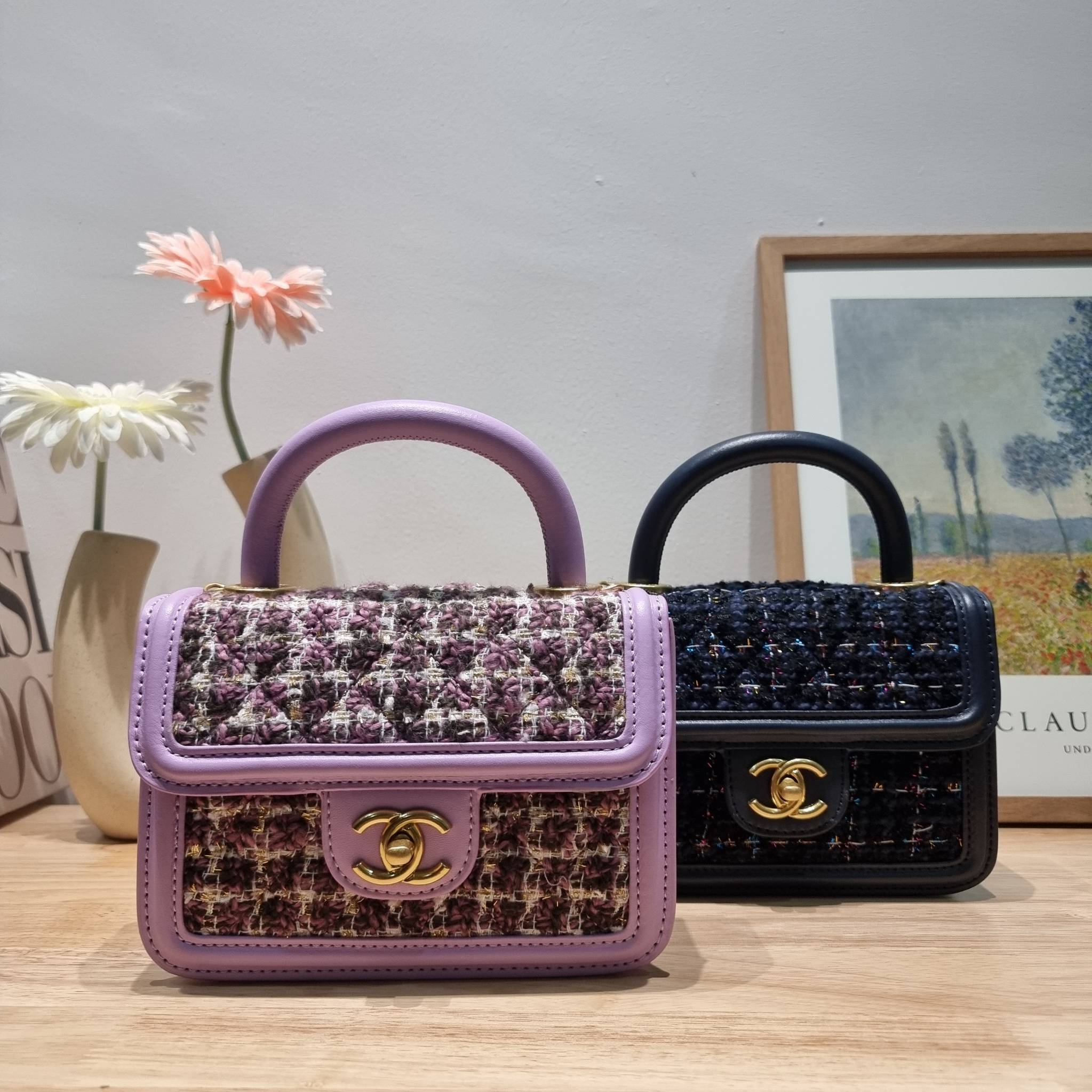 Chanel tweed mini flap bag / Chanel mini top handle กระเป๋าสะพายงานผ้าทวิตเอกลักษณ์เฉพาะของแบรนด์ งานสวยเป๊ะ มาพร้อมสายยาวถอดออกถือสวยๆเริ่ดๆ คิวท์มาก!! ดีเทลน่ารักเพียบ!!