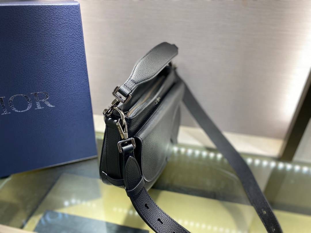 CHRISTIAN DIOR BLACK GRAIND GALFSKIN MINI SADDLE SOFT BAG / Dior Messenger Bag เกรดใช้งานสลับของแท้ เกรดออริจินอล ภาพสินค้าถ่ายจากงานขายจริง ใช้งานต่างประเทศได้