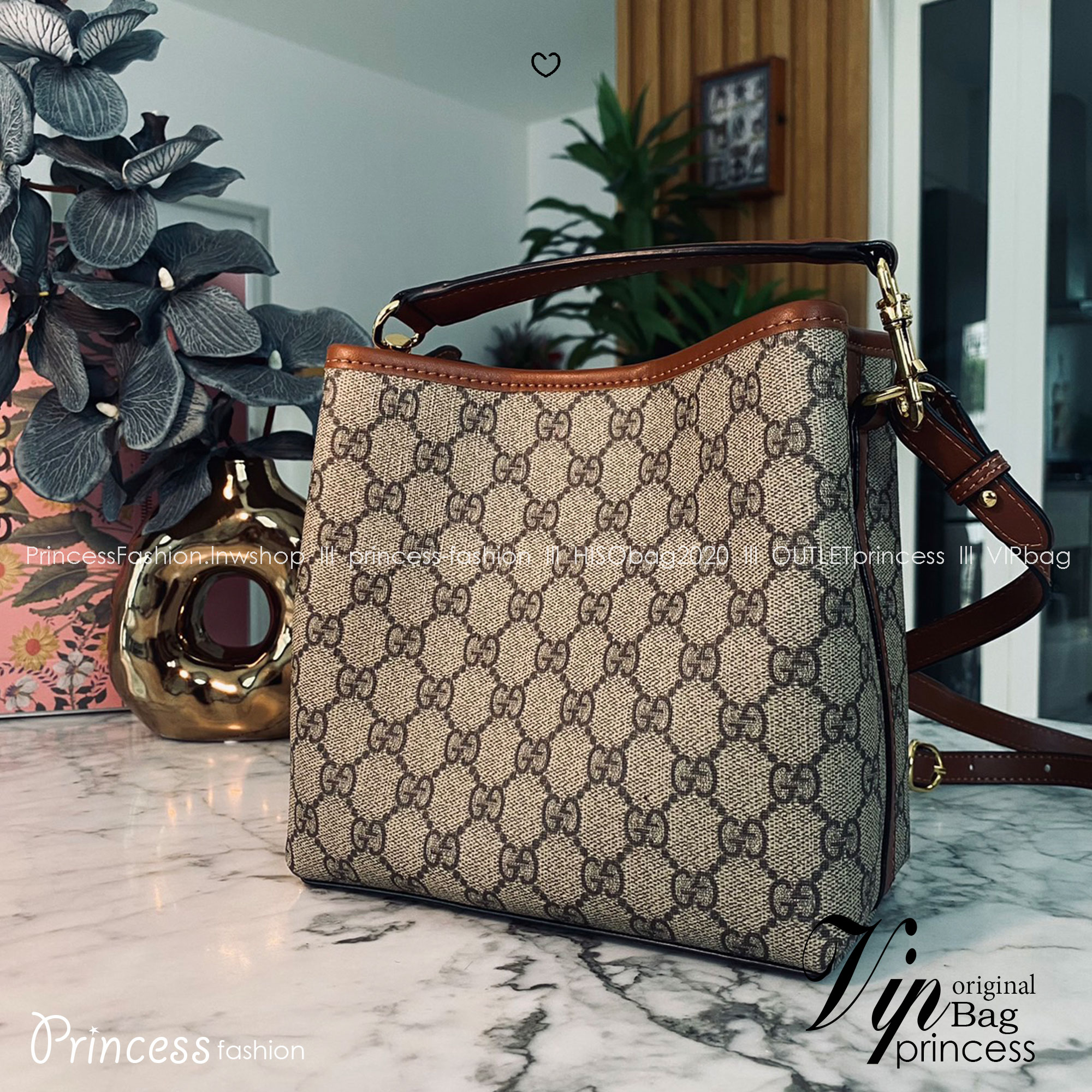 GUCCI GG Emblem mini bucket bag กระเป๋าทรงบัคเก็ตวินเทจรูปทรงใหม่ งานแบรนด์หรู รุ่นนี้ทำออกมาตอบโจทย์ความฮิตมีห่วงอยู่ด้านหน้า สำหรับห้อยตุ๊กตา พวงกุญแจ หรือจะผูกโบว์สวยๆก็เลิศ ดีไซส์สวยใช้งานง่าย ภายในโล่งกว้าง จุของได้เยอะ ถือหรือสะพายก็สวย Must Have!! 