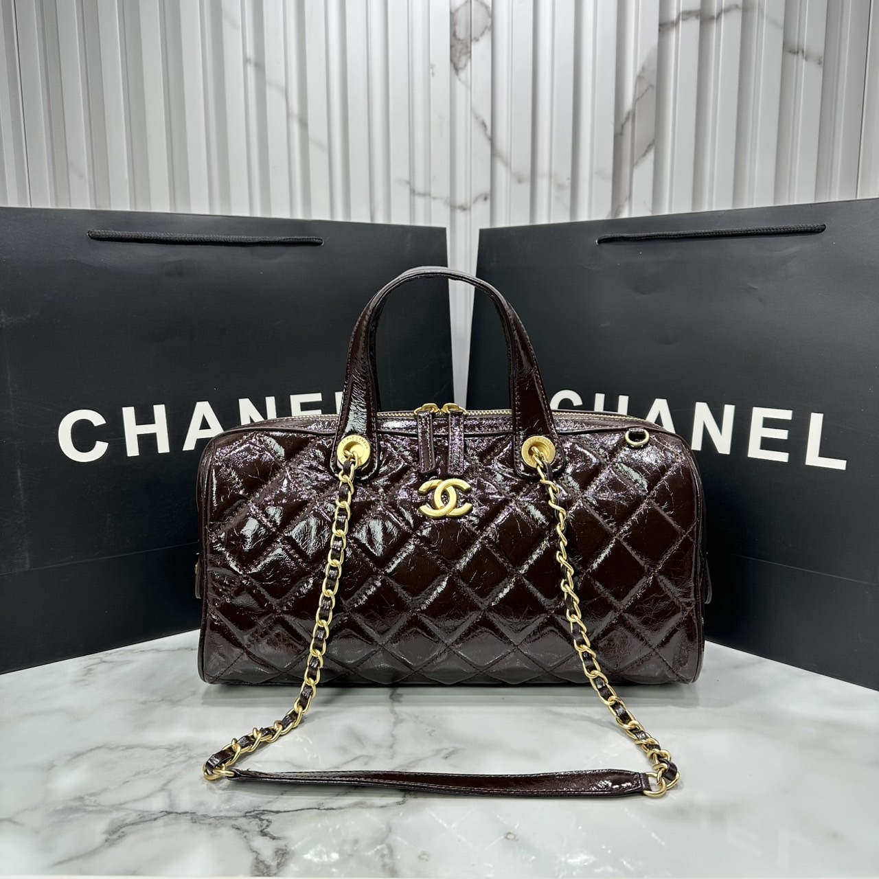ORI หนังแท้ | Chanel Large Bowling Bag Crumpled Leather / Chanel Keepall Bag กระเป๋าถือ กระเป๋าสะพายรุ่นใหม่ล่าสุด ดีไซน์หนังยับเงา รูปแบบเรียบหรูหราใช้งานง่าย สวยงามตามแบบฉบับแบรนด์