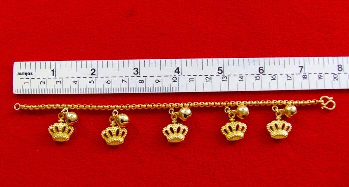 สินค้าจองค่ะ สร้อยข้อมือทองเหลือง+จี้รูปมงกุฎค่ะ