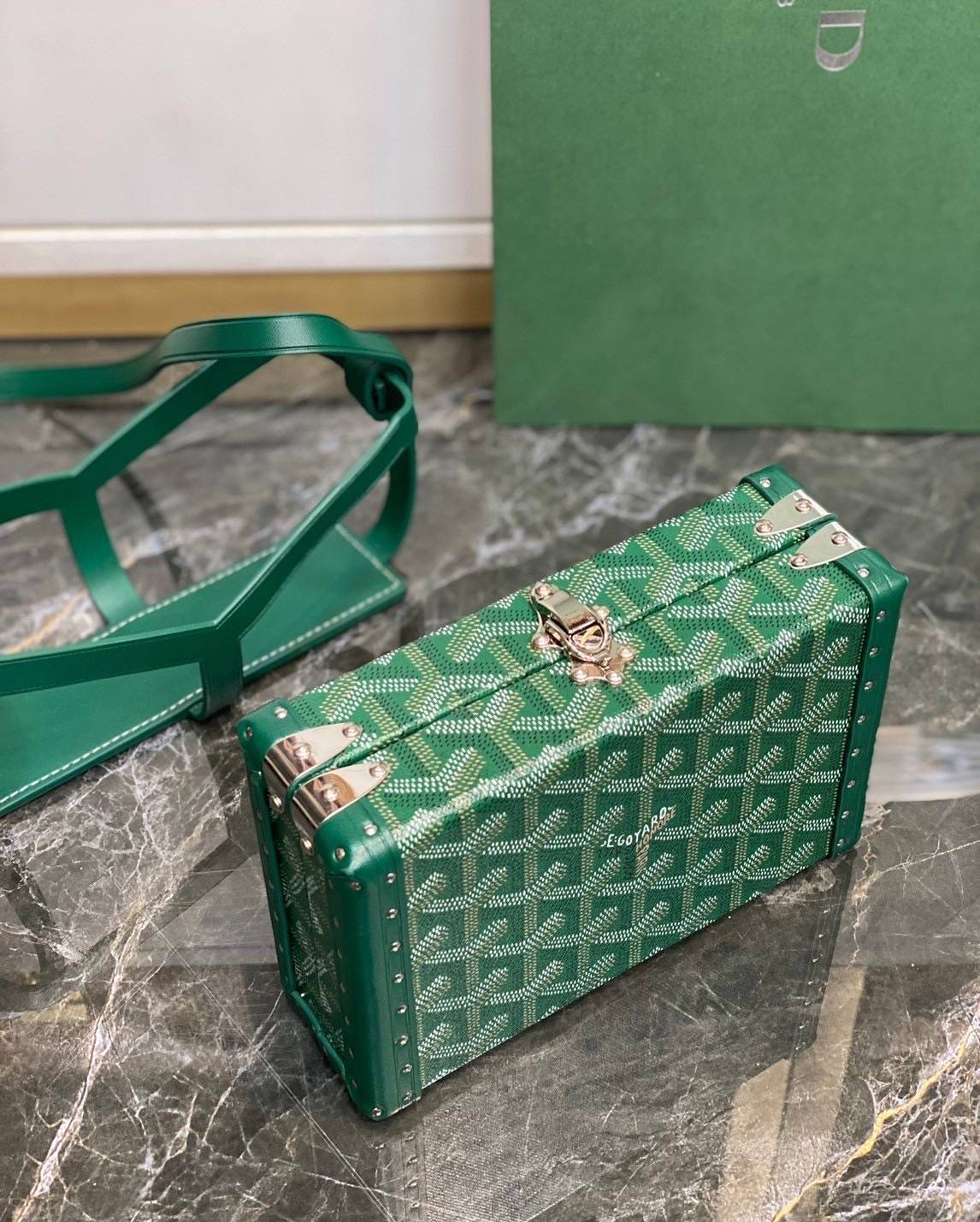 ORI หนังแท้ | Goyard Minaudière Trunk Bag กระเป๋าสะพายทรงแมสเซ็นเจอร์ เป็นคลัตช์ได้ในใบเดียว น้ำหนักเบา ทรงกล่องดีไซน์ใช้งานง่าย สวยหรู