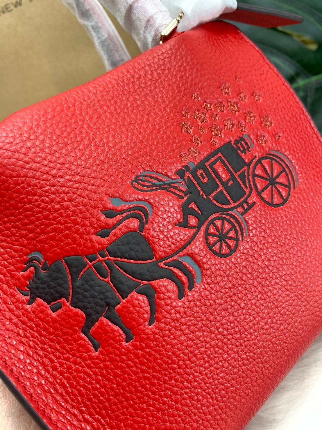 COACH MINI CALLY CROSSBODY IN SIGNATURE ((3599, 2184, 5693, 2134, 2183)) พร้อมส่งที่ไทยทันที! กระเป๋าสะพายครอสบอดี้ร์ กระเป๋าครอสบอดี้โท้ทมินิไซส์ รุ่นใหม่สุดฮอต!! ใบจริงคือน่ารักม้ากกกก!! สวยอยู่ทรง น่ารักน่าใช้ ทรงTote ปากกระเป๋าเปิดปิดแบบแม่เหล็ก ภายใน