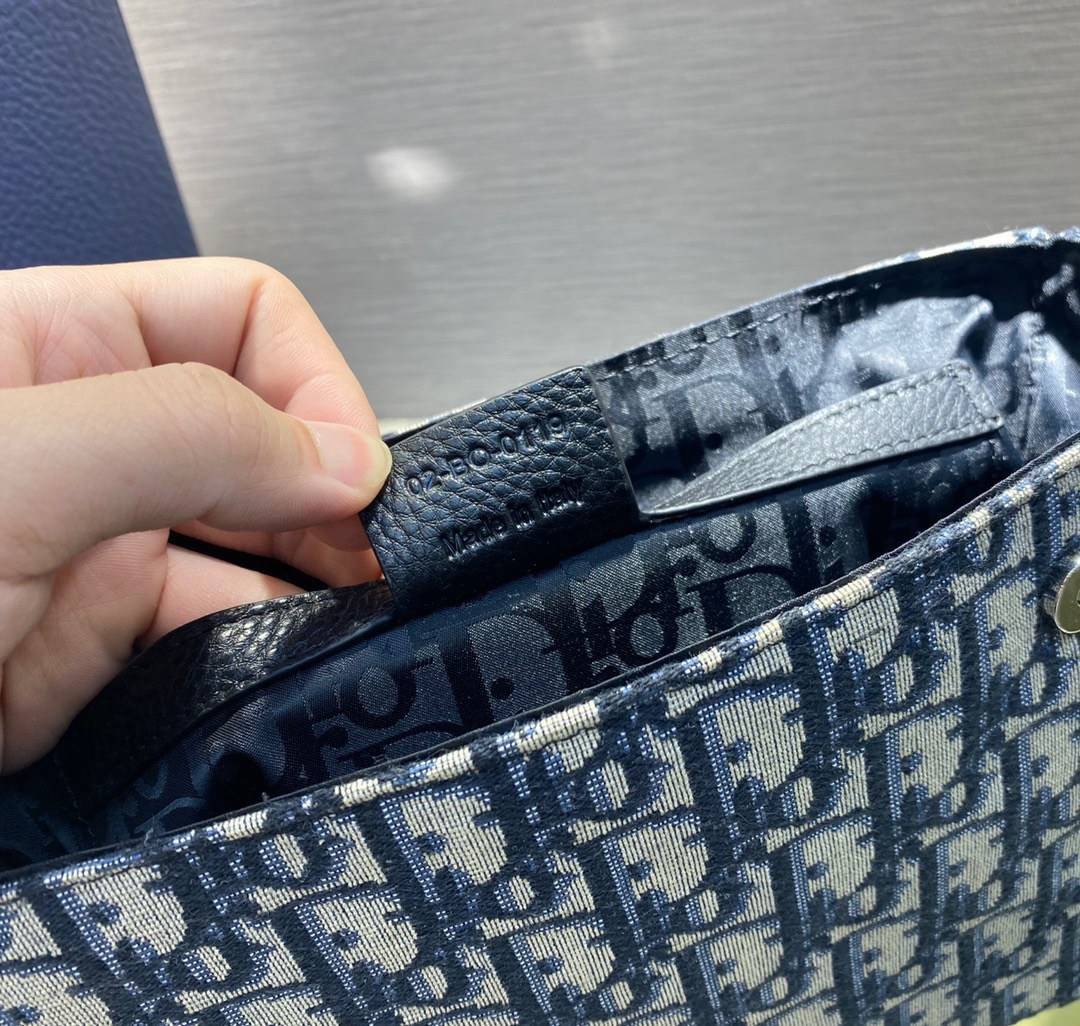 หนังแท้ DIOR MINI SADDLE MESSENGER BAG Beige and Black Dior Oblique Jacquard and Black Grained Calfskin พร้อมส่งที่ไทย งานหนังแท้และผ้าแจ็คการ์ดออริจินอล ภาพสินค้าถ่ายจากงานขายจริง ใช้งานต่างประเทศได้