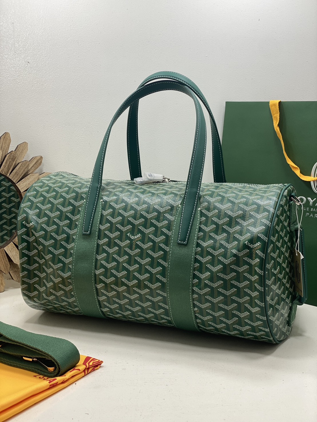 ORI หนังแท้ | Goyard Barrel 40 Sports Bag กระเป๋าสะพายทรง Keepall ใบใหญ่ ดีไซน์สปอร์ต ภายในโล่งกว้าง จุของได้เยอะ มีหูจับด้านบน เพิ่มฟังชั่นหูหิ้วด้านข้าง สะดวกใช้งาน