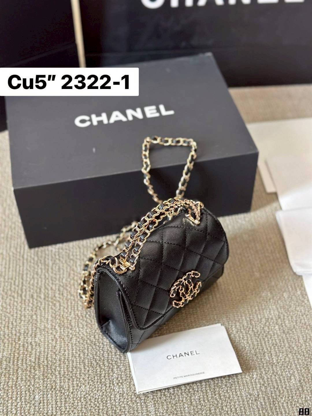 Chanel Caviar Mini Kelly Bag กระเป๋าถือทรงสวยไซส์มินิน่ารัก พร้อมหูจับและโลโก้หน้าร้อยโซ่สีทองสวยโดดเด่น ดีไซน์เรียบ หรูหรา สะพายแล้วขับผิวมากๆ