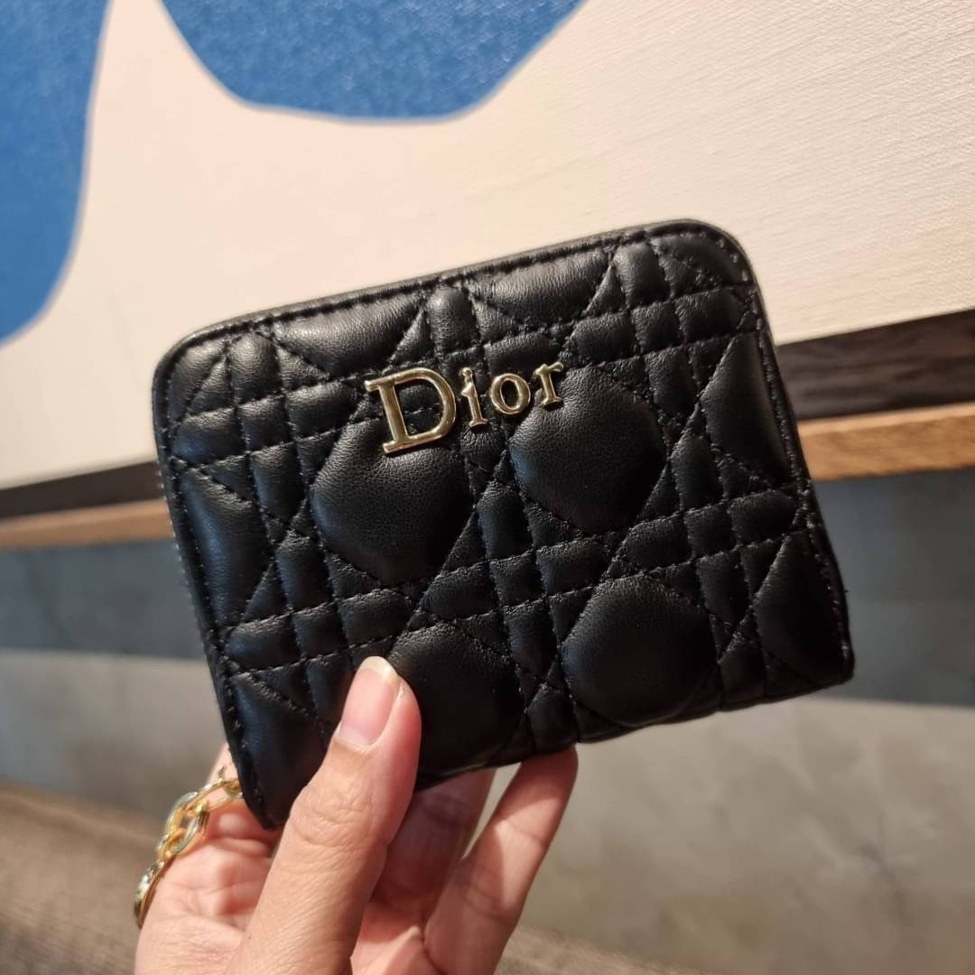 DIOR SET BAG / DIOR 30 Montaigne Bag / CD LIMITED EDITION GIFT BOX WITH GOLD STAR BOUTIQUE SET พร้อมเสิร์ฟครบชุด แรร์ไอเท็ม ที่ถูกรวมไว้ในหนึ่งเดียว กับ gift box limited จัดให้ทั้งกระเป๋าสะพายสุดหรู กระเป๋าสตางค์ใบสั้นรุ่นคลาสสิค ribbon เข้าเซ็ท และ gold 