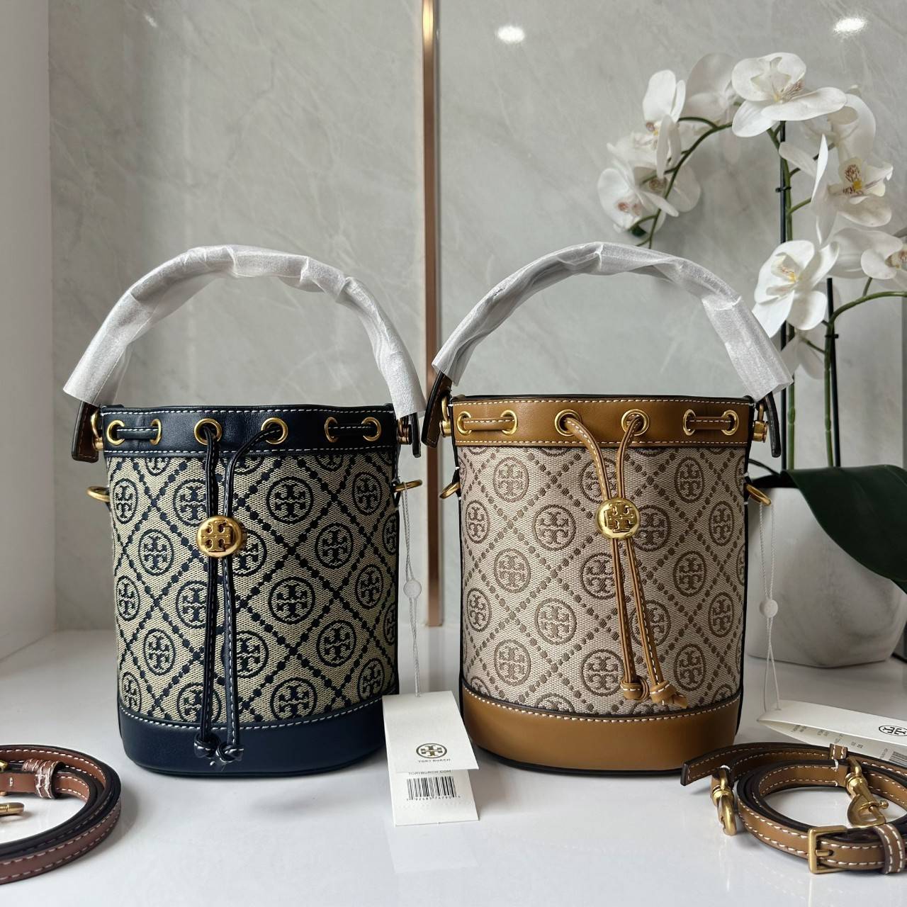 TORY BURCH T MONOGRAM JACQUARD MINI BUCKET BAG กระเป๋าทรงบัคเก็ตไซส์มินิ ทรงยอดนิยมขนาดน่ารัก