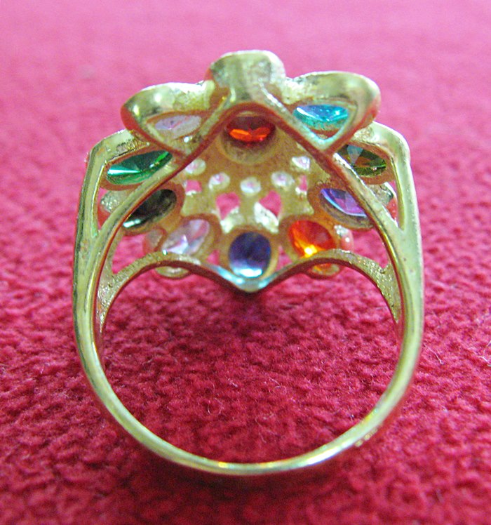 แหวนพลอย10สี รูปดอกไม้ ทองเหลือง แบบ2ค่ะ