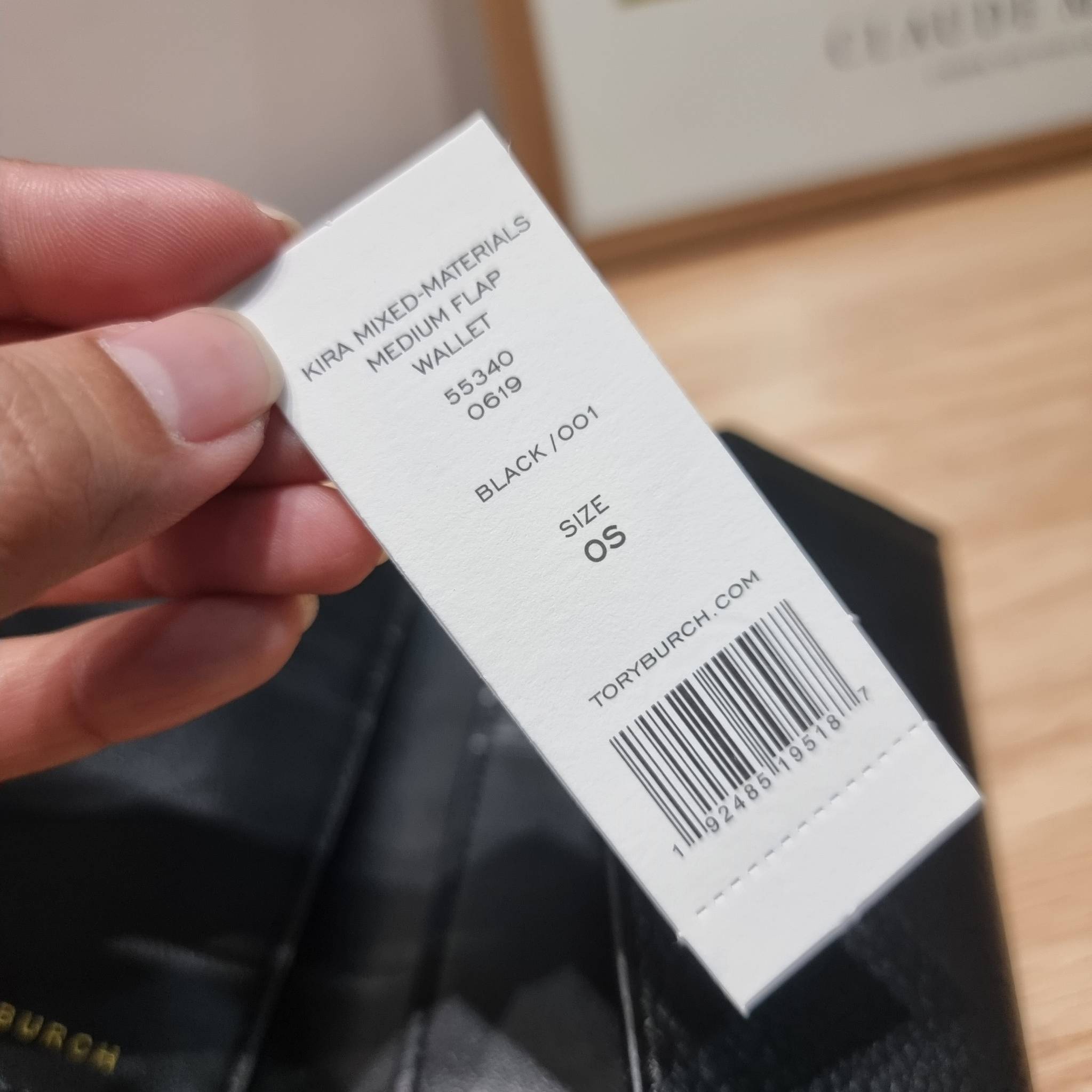 TORY BURCH KIRA MIXED MATERIALS MEDIUM FLAP WALLET กระเป๋าสตางค์ใบกลาง รุ่นยอดนิยม ดูหรูหรา ดูแพง ดีไซน์คลาสสิค ขนาดกำลังพอเหมาะ