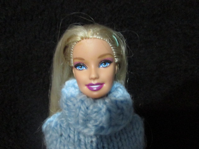 Barbie in Winter with Snowboard ตุ๊กตาบาร์บี้แท้มือสองสภาพดี