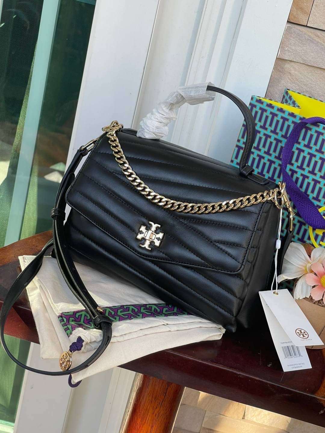 ของแท้ 💯% TORY BURCH Kira Chevron Top-handle Satchel กระเป๋าหนังแกะ สัมผัสนุ่มควบคู่กับดีไซน์อันเป็นเอกลักษณ์ กระเป๋าถือทรงสวยที่มีดีไซน์อันเป็นเอกลักษณ์ไม่เหมือนกับที่ไหน