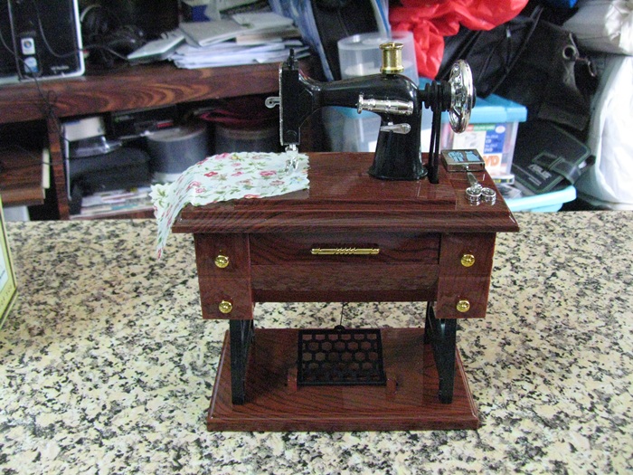 สินค้าหมดค่ะ กล่องดนตรีจักรเย็บผ้าค่ะ