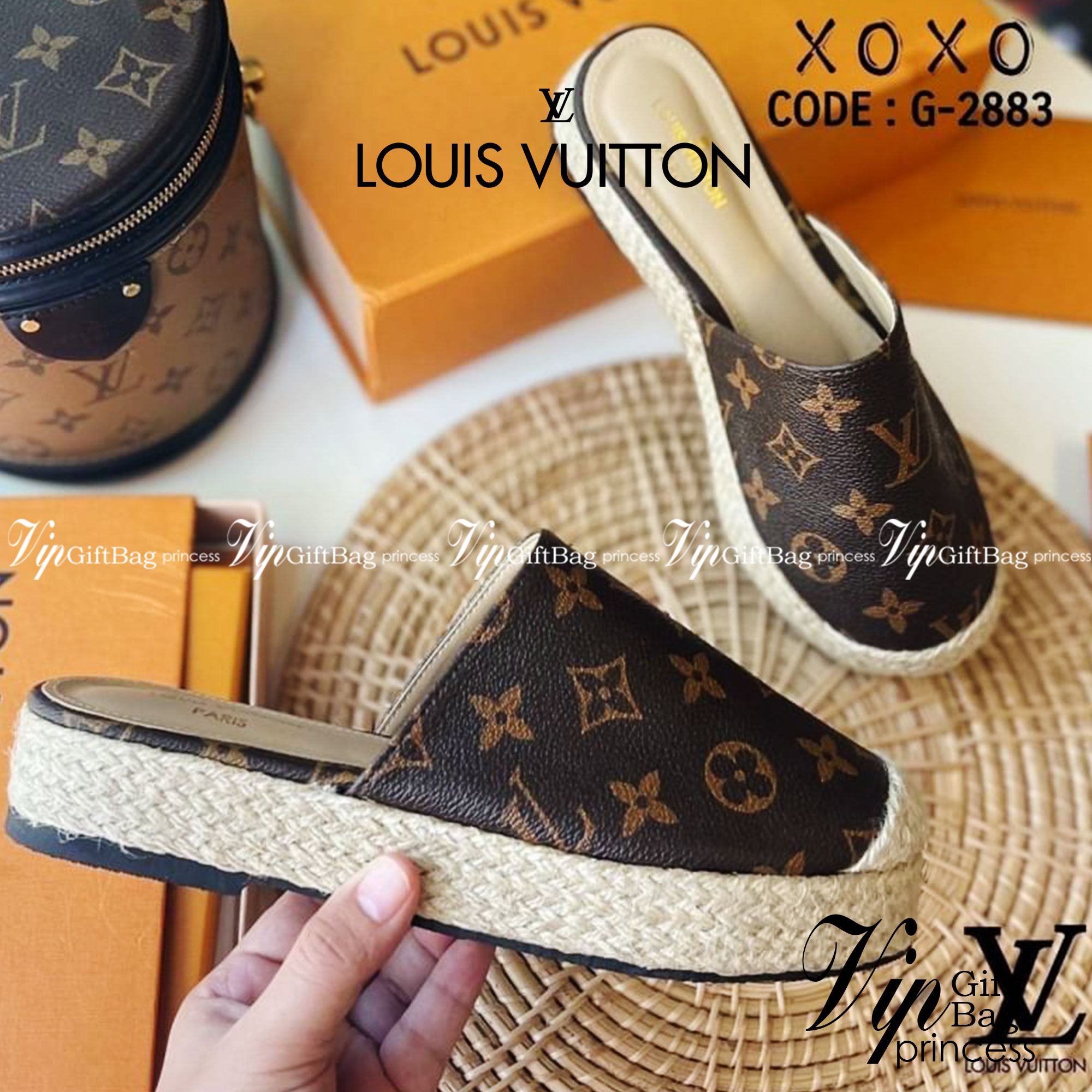 Louis Vuitton รองเท้างานสวม ส้นเสมอ มีส้นเล็กน้อย กำลังใส่สบาย ด้านหน้ากว้าง วัสดุหนังลายแบรนด์ แต่งปอหวายรอบส้น สวย เก๋ งานเรียบร้อย น้ำหนักเบา