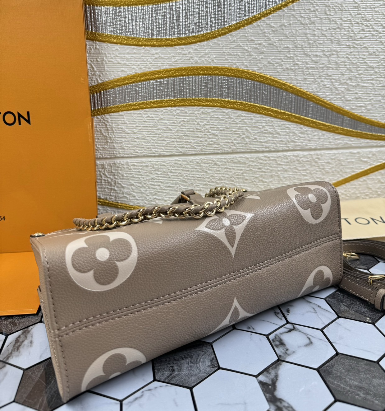 LV OnTheGo East West กระเป๋าทรงโท้ทดีไซน์ใหม่ สัดส่วนลงตัวงดงาม เกรดออริ 1:1 สลับแท้