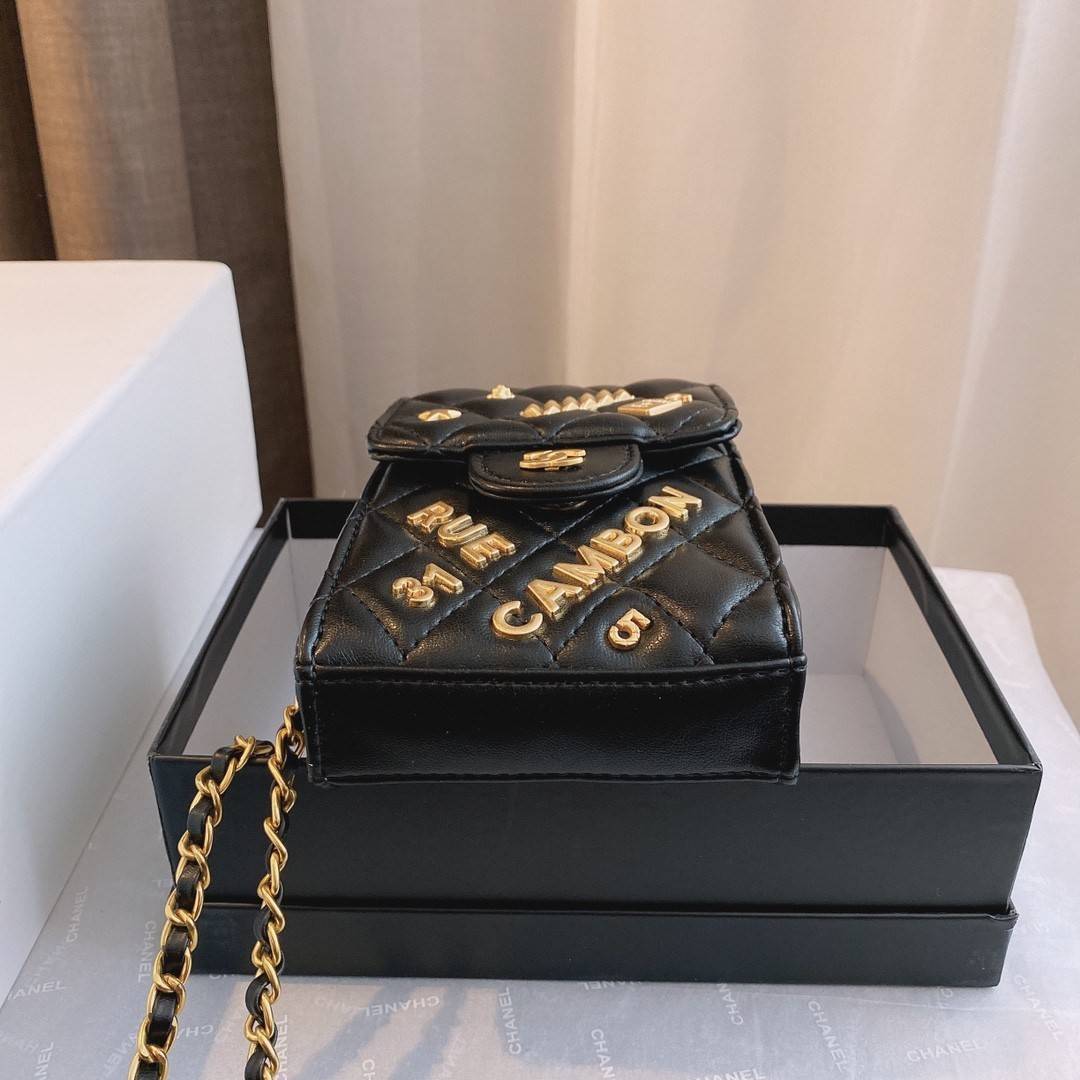 พรีเมี่ยมกิ๊ฟแท้ 100% 】CHANEL VIP GIFT WOC BAG กระเป๋าสตางค์คล้องคอ/ Crossbody ที่กำลังมาแรงมาในตอนนี้ ตัวกระเป๋าเป็นกระเป๋าสตางค์หนังพียูพรีเมี่ยม **อะไหล่ทองทั้งใบ