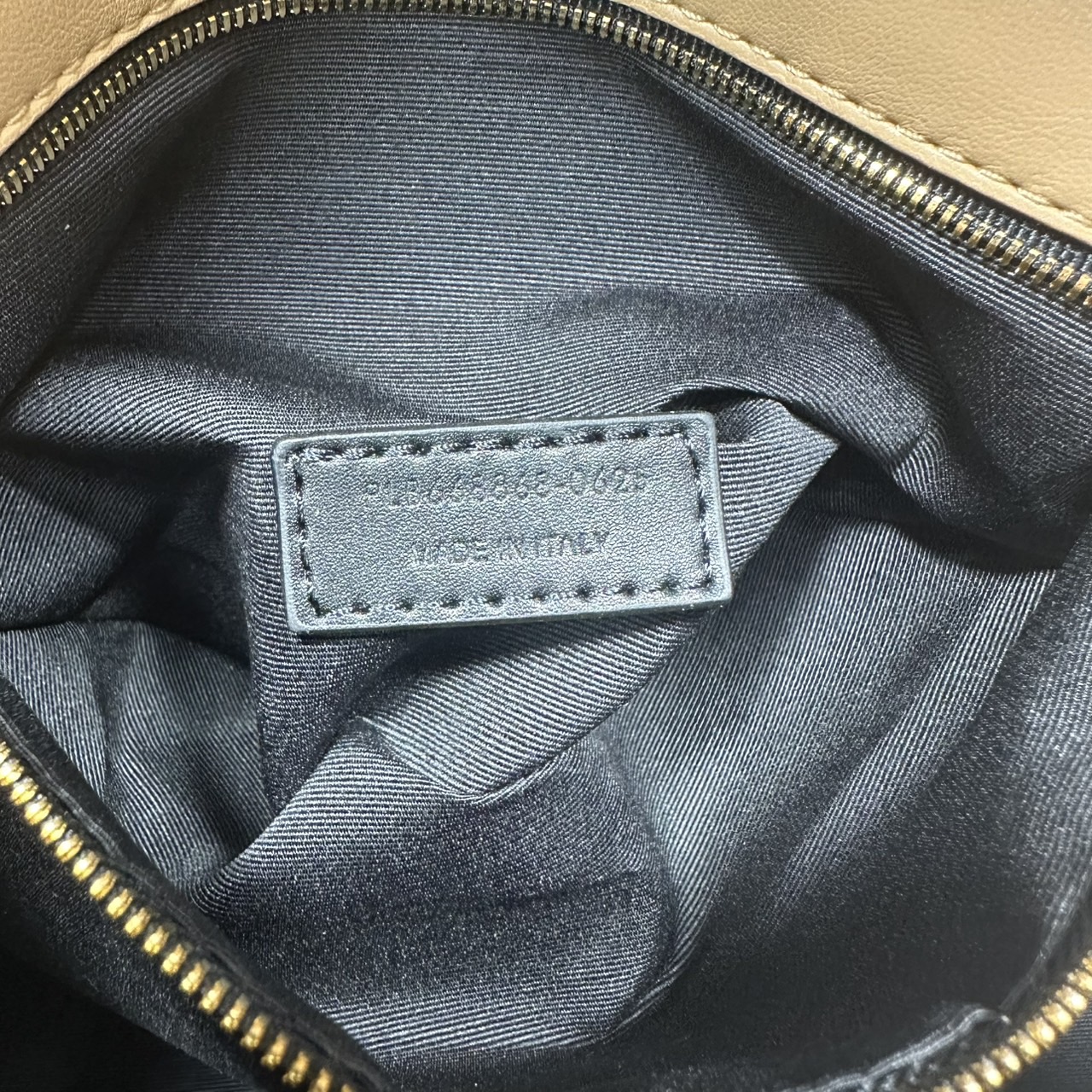 ORI หนังแท้ | 32cm YSL PUFFER Medium in Nappa leather กระเป๋าสะพายรุ่นยอดนิยม ทรงสวย ใช้ได้บ่อยไม่มีเบื่อ วัสดุหนังสัมผัสนิ่มมือ ดีไซน์เรียบหรู ดูแพง สะพายได้หลากหลาย