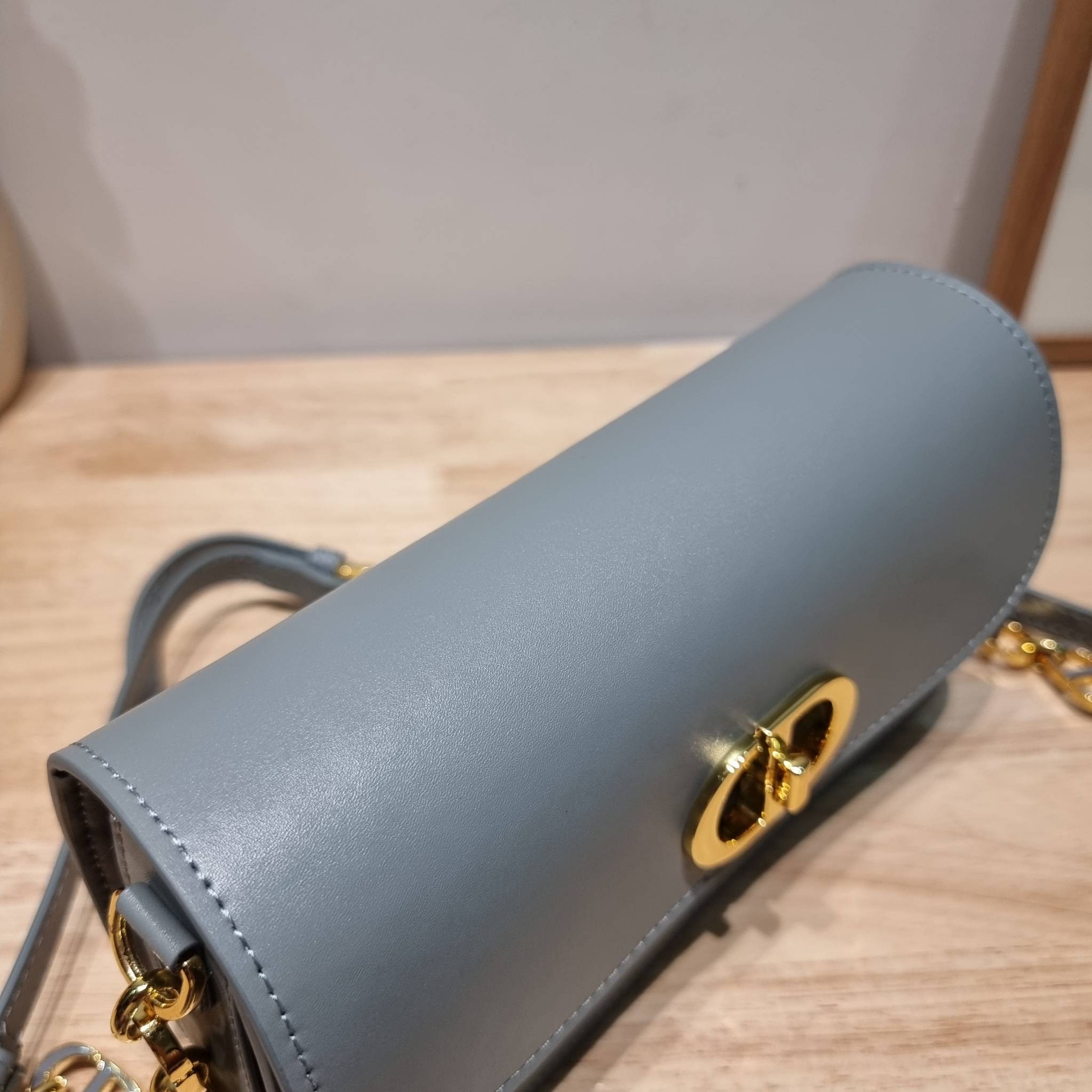 DIOR 30 MONTAIGNE AVENUE BAG สวยหรู ดีเทลแพง ต้องยกให้ไอเท็มนี้เลย กับกระเป๋าสะพายข้าง รุ่นที่ใครเห็นเป็นต้องรัก