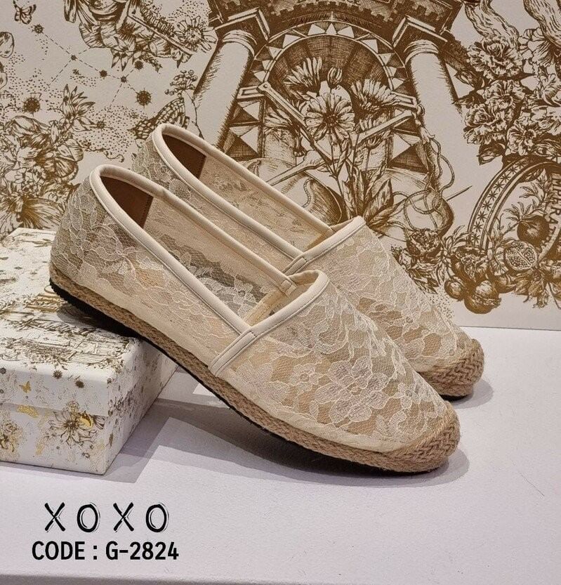 Valentino คัชชู ลูกไม้ ใส่สบาย ไม่อัพ หน้ากว้าง แมทส์ชุดง่าย น้ำหนักเบา ขอบรอบแต่งเชือกปอฟาง สวยเก๋