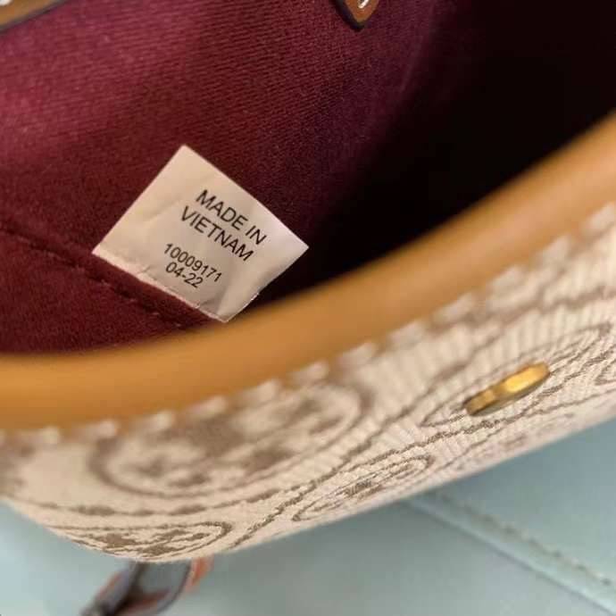 Tory Burch T Monogram Phone Crossbody / Tory Phone Bag พร้อมส่ง กระเป๋าใส่โทรศัพท์ สวยคม ด้านหลังมีช่องใส่บัตร