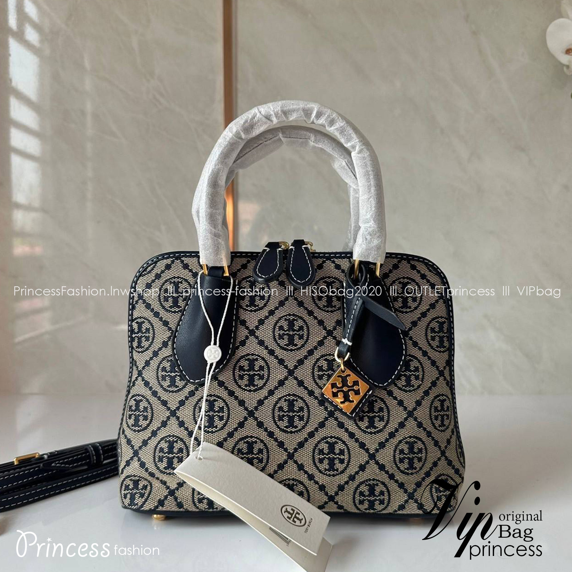 TORY BURCH MINI PEBBLED SWING BAG / Tory Mini Swing Bag in Pebbled Leather / T Monogram Jacquard Swing Bag กระเป๋าสะพาย คอลเลคชั่นใหม่ล่าสุดดีไซน์สุดคลาสสิก รูปทรงโดม