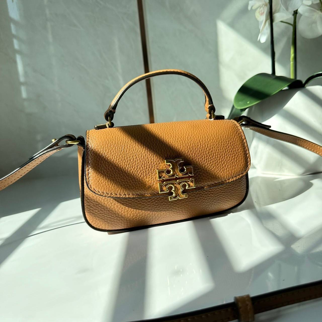 Tory Burch Britten Mini Top Handle Crossbody Bag กระเป๋าสะพายใบเล็กดีไซน์เรียบหรู เกรดออริ สลับแท้ 1:1 ใช้งานต่างประเทศได้
