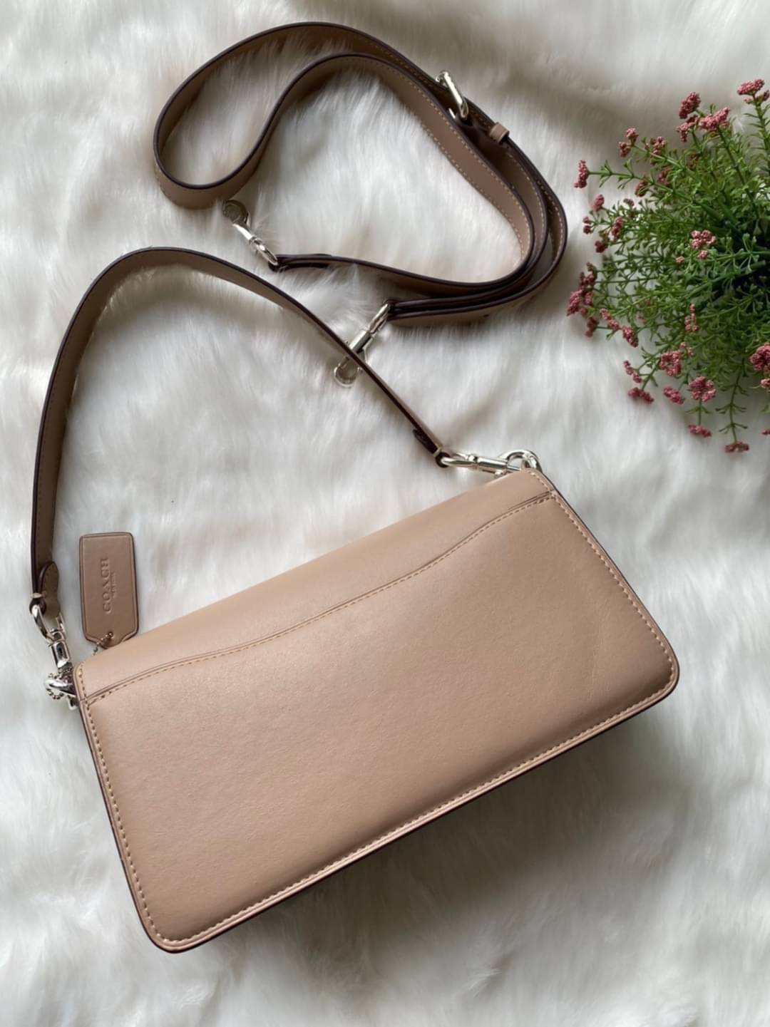 ของแท้ 💯% COACH Coach tabby convenience shoulder bag crossbody Product Details Polished pebble leather Inside zip BEIGE