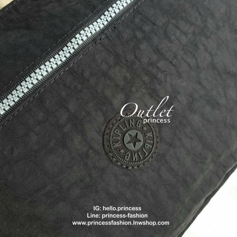 Kipling tote bag 2-way bag diagonally over handbags SEVRINE K15311 กระเป๋าถือ KIPLING รุ่น Sevrine แอคเซสเซอรี่ที่เหมาะแก่การพกพาในชีวิตประจำวัน จัดเก็บของให้เข้าที่ด้วยการแบ่งช่องกระเป๋าเป็น 2 ช่อง ดีไซน์โมเดิร์น กะทัดรัด คล่องตัวทุกการเคลื่อนไหว กระเป๋า