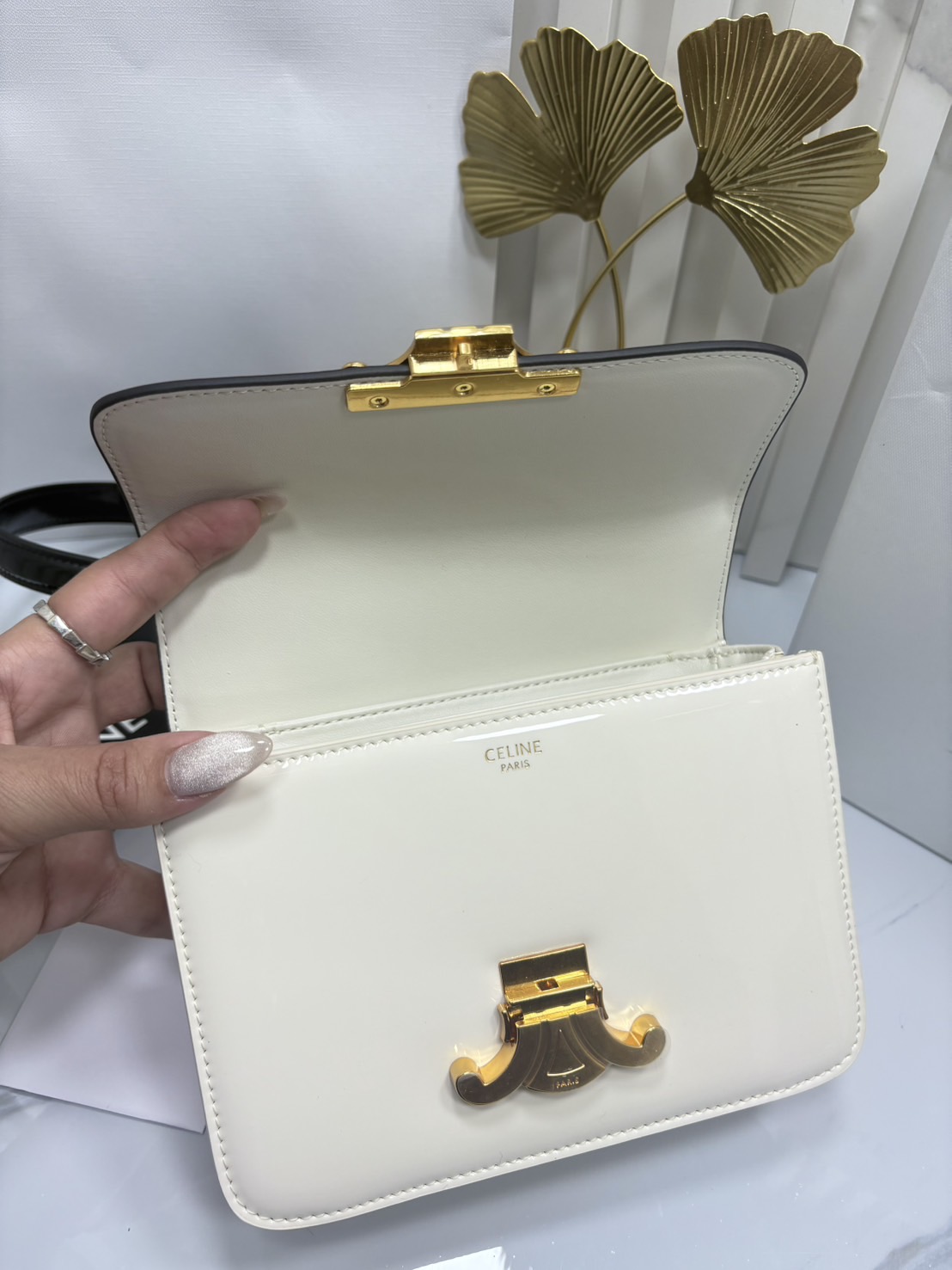 สลับแท้ CELINE TEEN GARANCE bag in PATENT CALFSKIN กระเป๋าสะพายไหล่หนังแท้ รุ่นใหม่ล่าสุดหนังเงาสวยงามหรูหรา 🤍 เกรดออริจินอล สลับแท้ 1:1