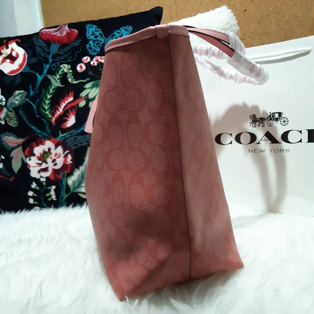 ของแท้ 💯% COACH C5696 CITY TOTE IN SIGNATURE CANVAS กระเป๋าถือทรงโท้ทใบใหญ่ ใส่ของได้ของครบครัน รุ่นใหม่ล่าสุด