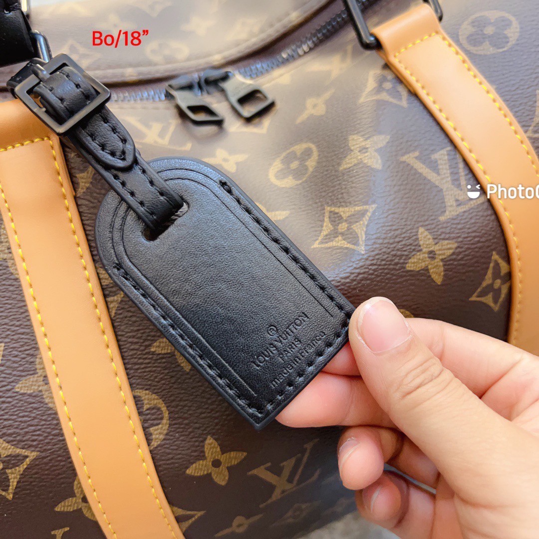 LV KEEPALL BANDOULIERE 45 Monogram / LV Travel Bag กระเป๋าเดินทางสุดคลาสสิค ทึ่ใครๆก็เฝ้ารอ ไอเท็มที่จะทำให้การเดินทางไม่ธรรมดาอีกต่อไป ด้วยดีเทลความเป็นเอกลักษณ์ เรียบแต่หรู