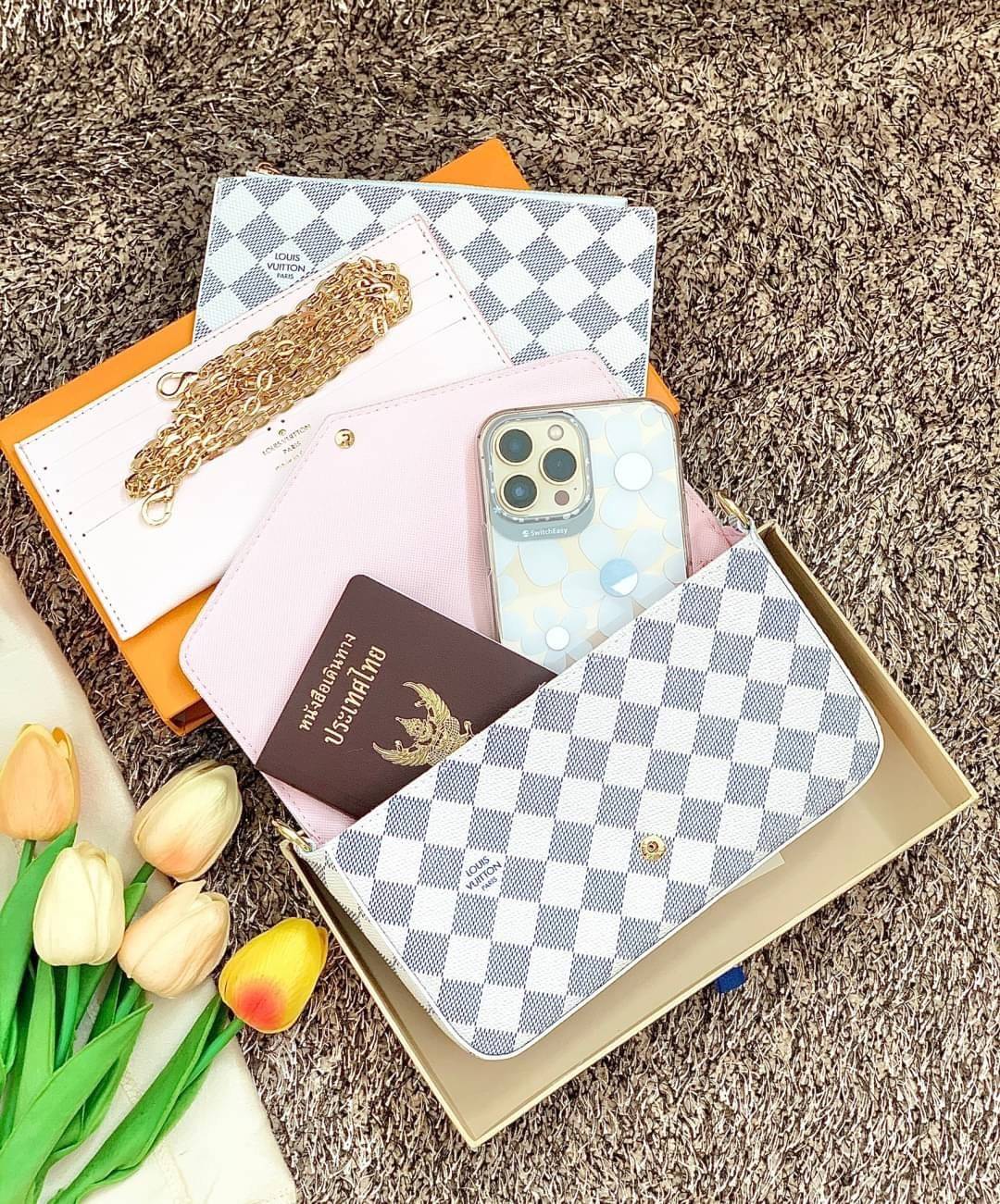 VIP 🥂 อัพลุคให้ตัวเองดูดีกับกระเป๋าทรงคลัท//สะพายครอสบอดี้ร์แถมเป็นรุ่นที่ใช้ได้ตลอดทั้งวันด้วยนะคะ Louis Vuitton Monogram Casual Style Calfskin / LV Monogram Casual กระเป๋าทรงคลัทแบบฝาปิด หนังแท้ ลายสวยมากๆค่ะ