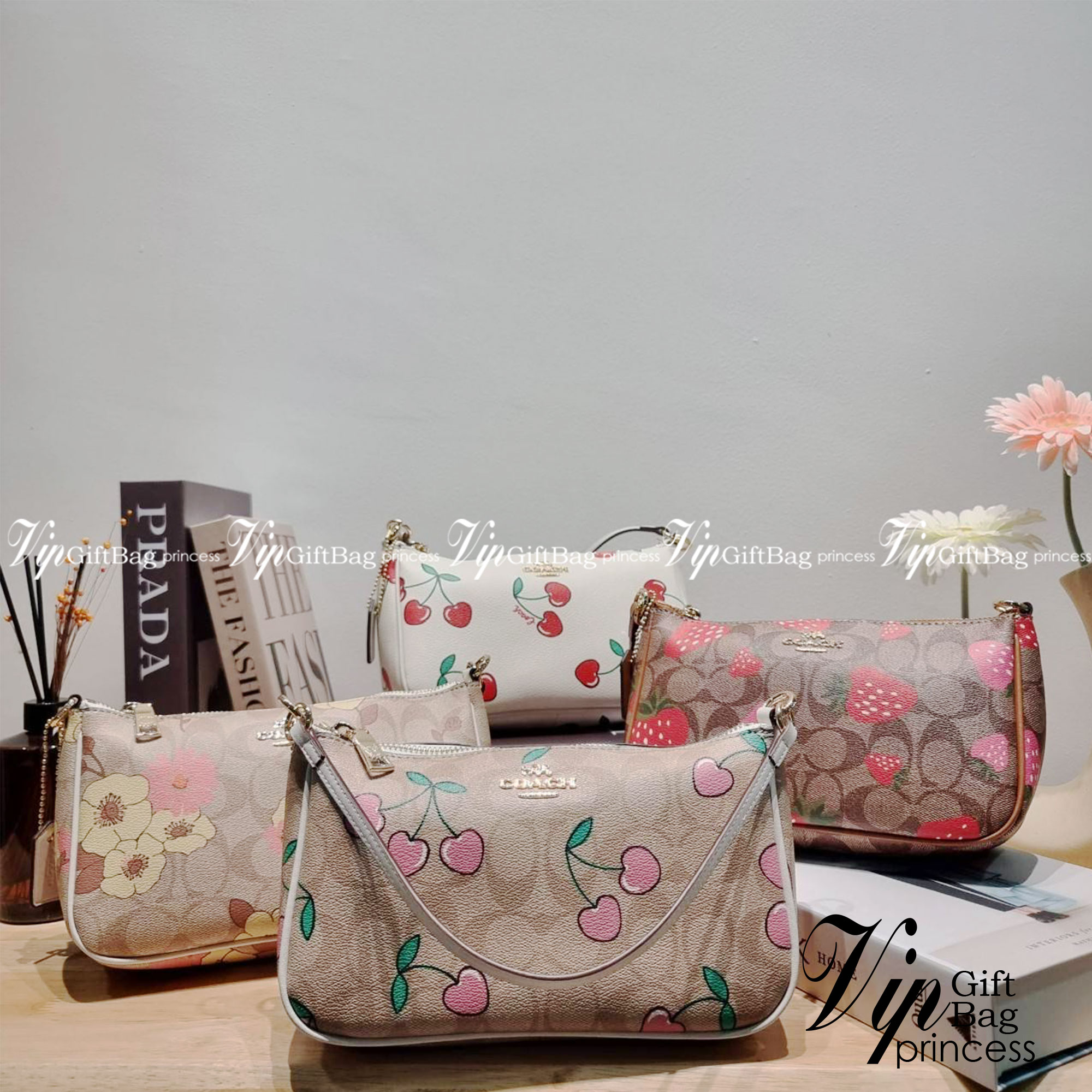 COACH F58321 TOP HANDLE POUCH คอลเลคชั่นสุดฮิต กับดีไซน์ใหม่ น่ารักน่าใช้ทุกแบบ กระเป๋าพอชทรงใช้งานง่าย สะดวก กะทัดรัด วัสดุหนังแคนวาสเคลือบคุณภาพ มาพร้อมสายคล้องในตัว และสายสะพาย crossbody ปรับเปลี่ยนได้ตามสไตล์ อีกหนึ่งไอเท็มที่สาวๆต้องมี ในราคาสุดคุ้ม 