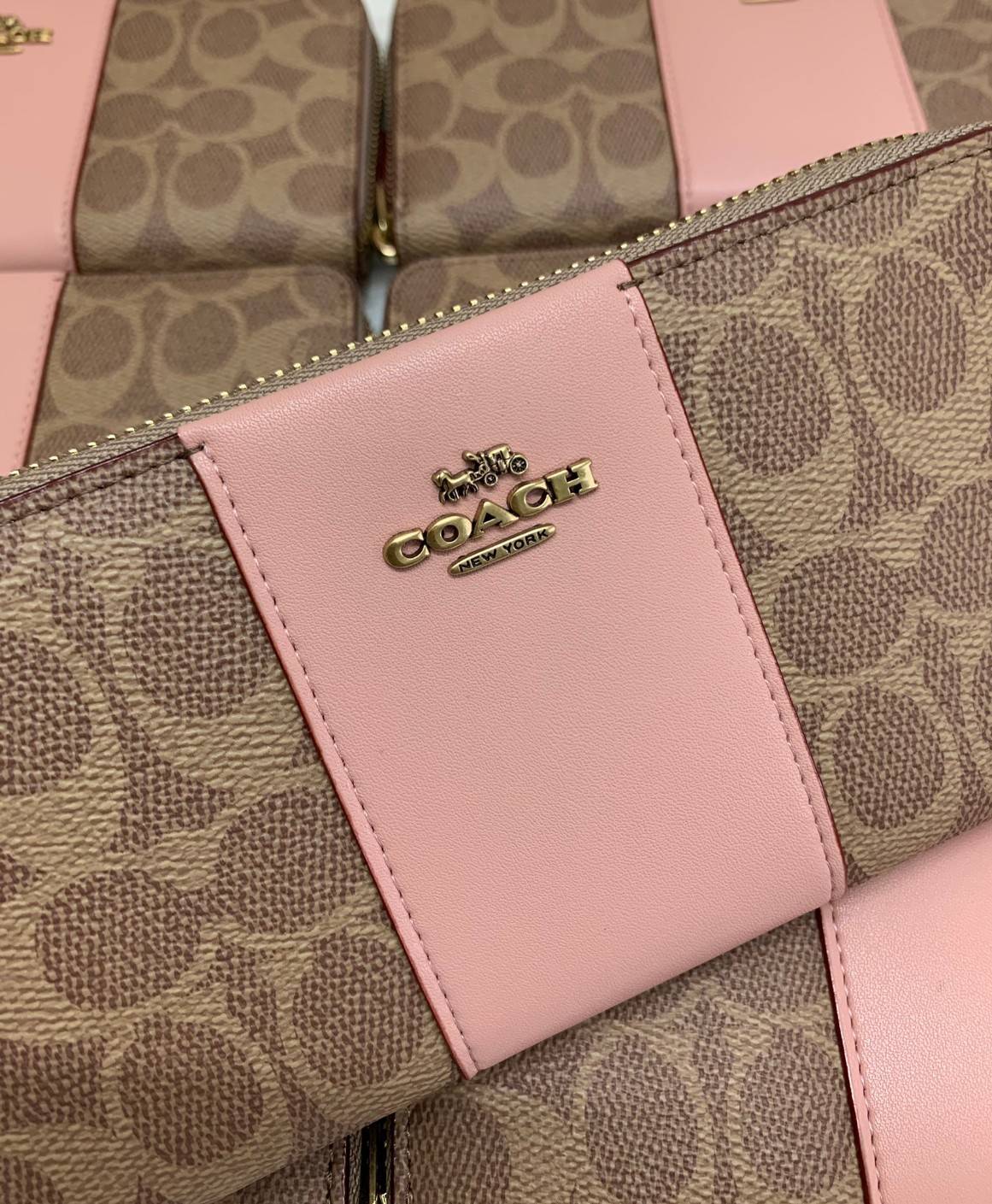 ของแท้ COACH ACCORDION ZIP WALLET ((31546)) กระเป๋าเงินใบยาว แบบซิปรอบ หนังแท้ ตัดหนังเรียบตรงกลางสวยงามค่ะ